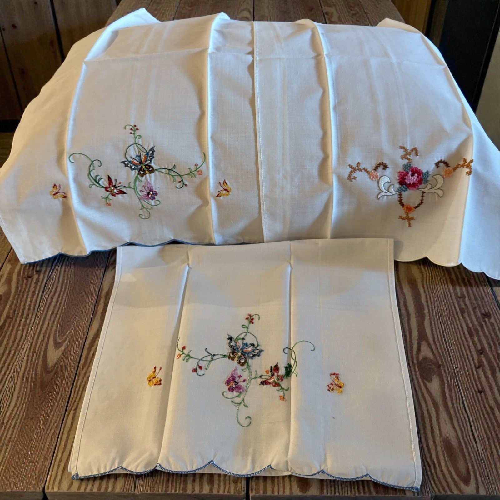 Vtg Antique Linen Embroider Ladies Hankies Lot Of 3 Butterflies Floral 16×11″-