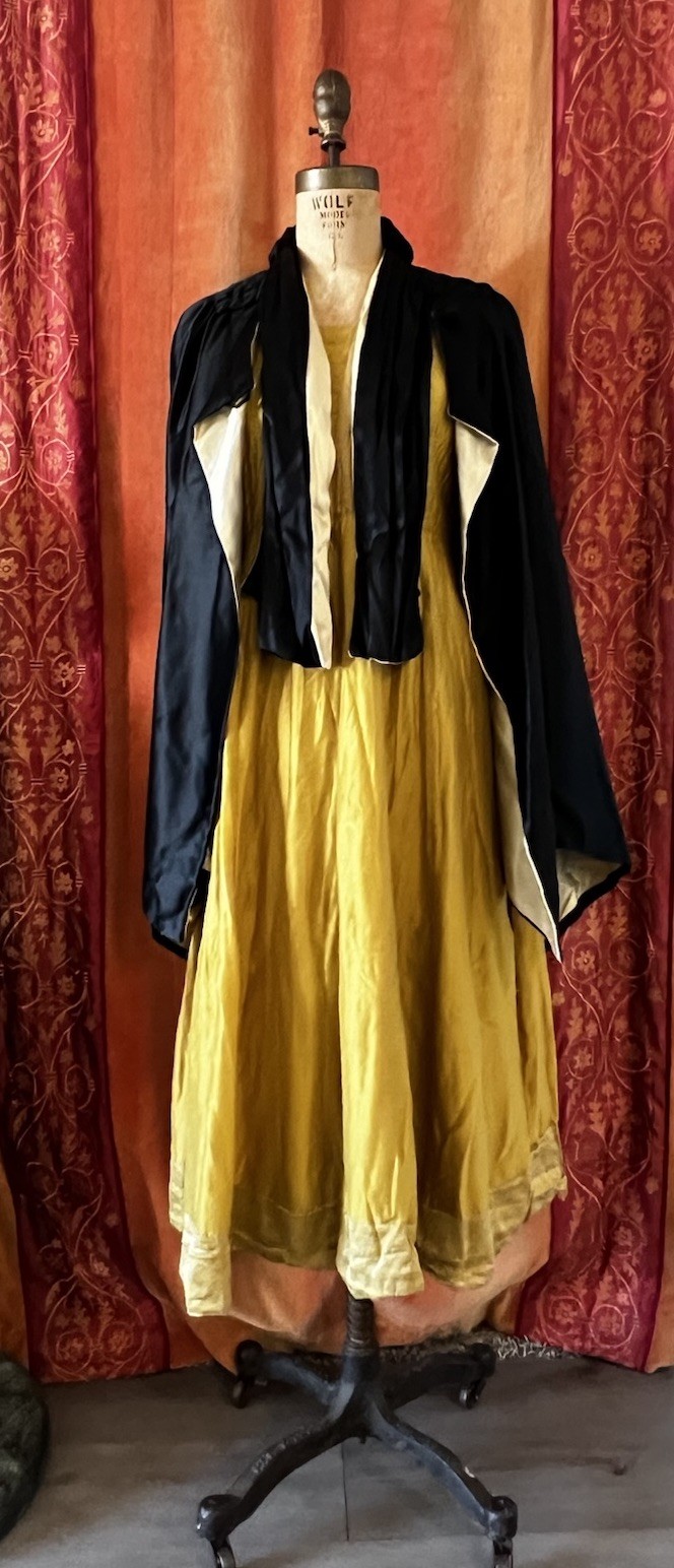 RARE VINTAGE 1920’S BLACK FINE SILK OPERA CAPE