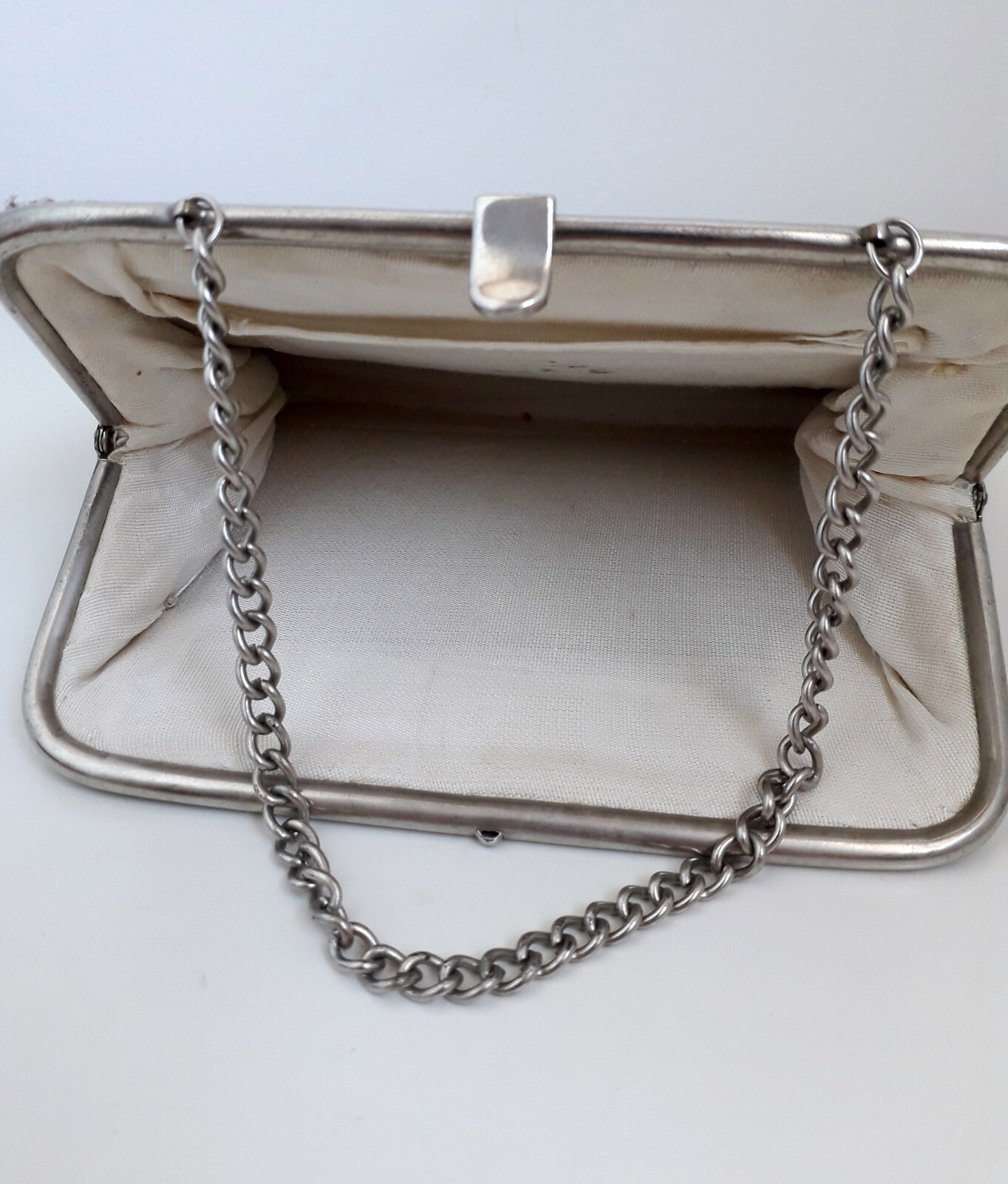 Vintage silver sequins small purse delicate chain handle woman evening retro bag