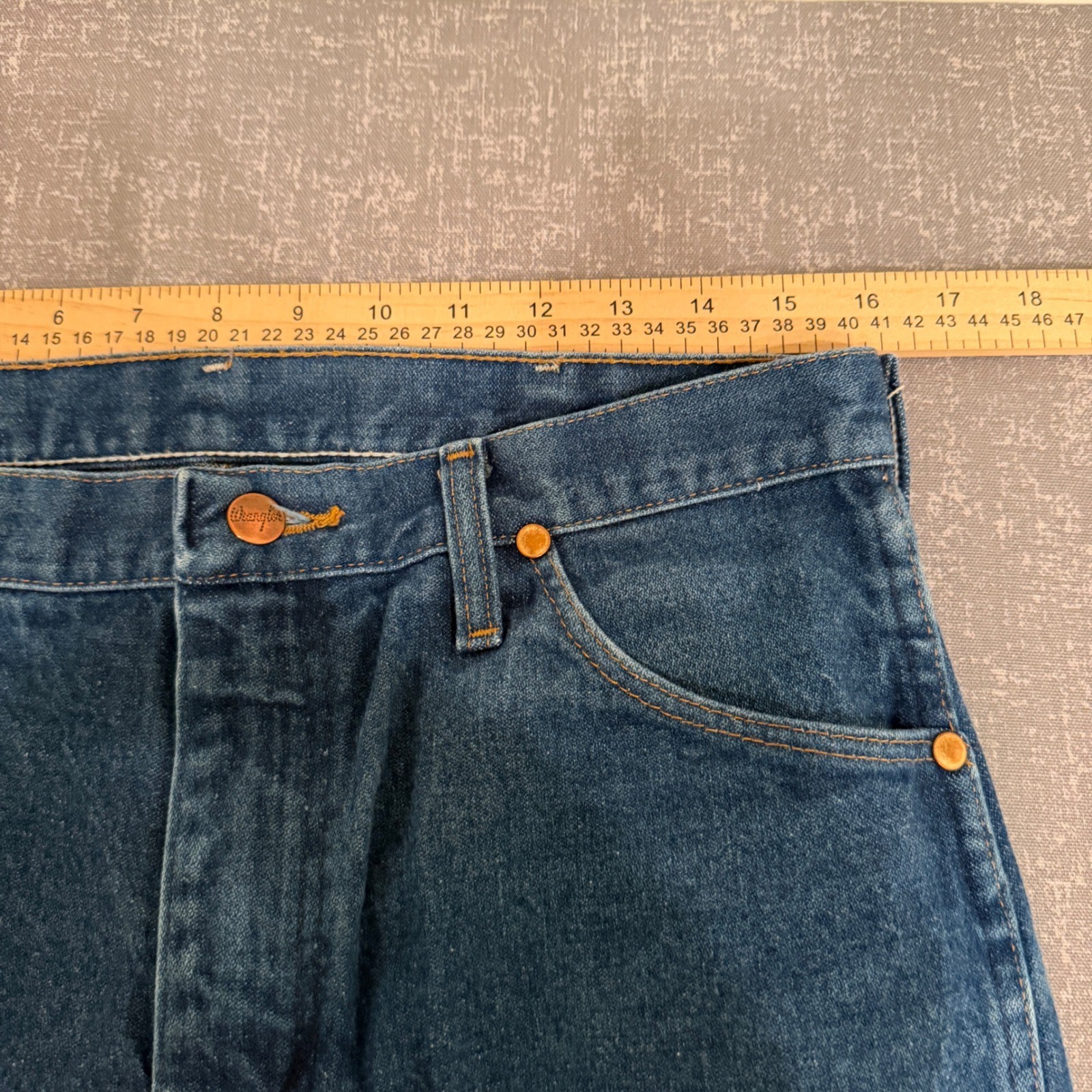 Vintage Wrangler 13MWZ Cowboy Cut Jeans Mens 32×31 Made in USA Medium Wash Denim