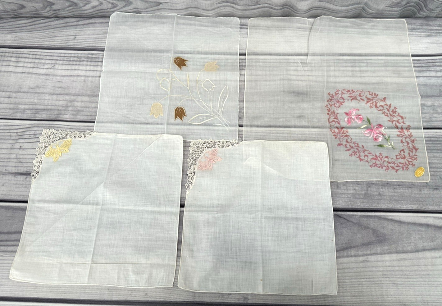 LOT OF 4 VINTAGE EMBROIDERED HANKERCHIEFS – FLORAL / BUTTERFLIES *10