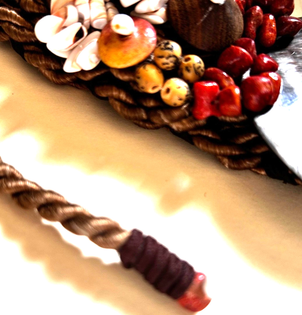 VINTAGE BELT GENUINE CORAL/SHELL/WOOD HAND CARVED BEADS HAND MADE/WOVEN new!