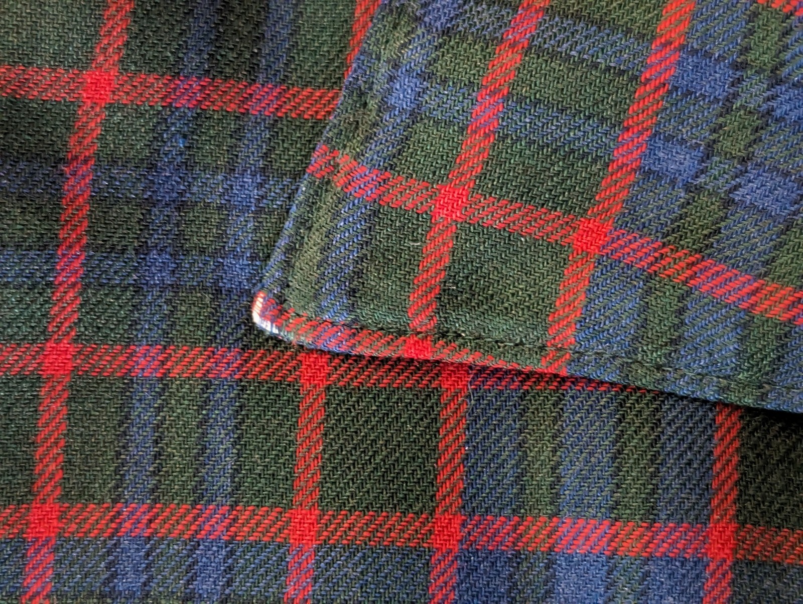 VINTAGE ARROW DECTOWOOL RED BLUE GREEN PLAID CHECK DACRON WOOL MADE IN USA LARGE