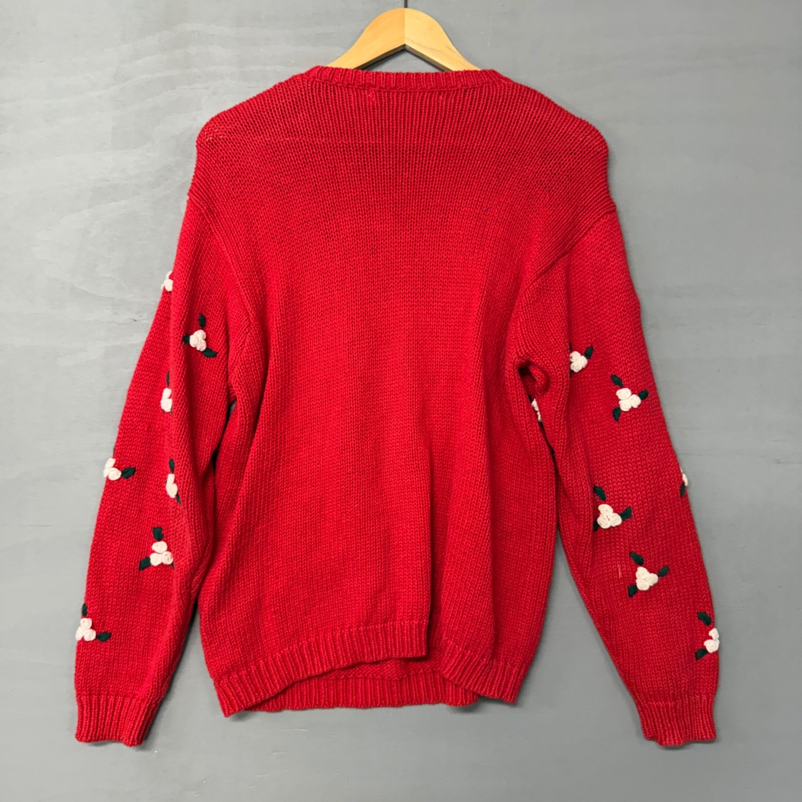 The Eagle’s Eye Vintage 1991 Horse Riding Scene Sweater Red Floral Knit Large