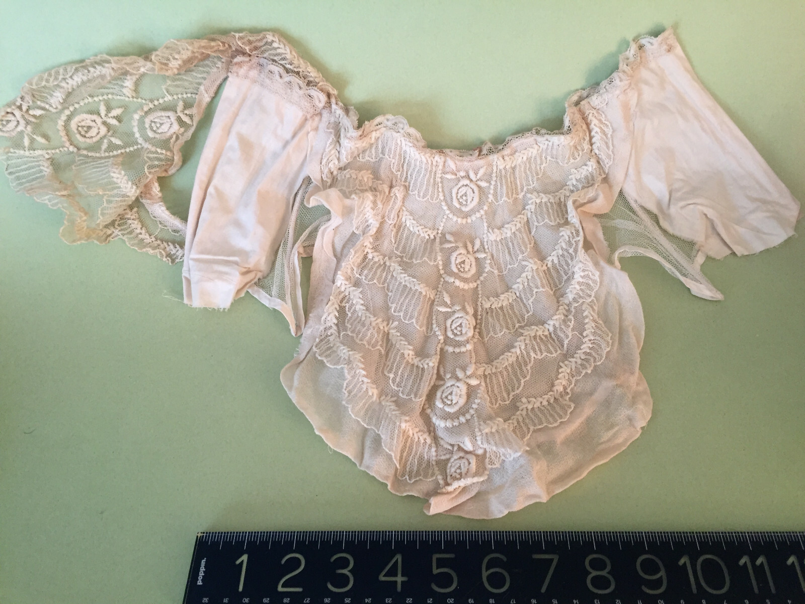 FINE ANTIQUE ORIGINAL RARE VICTORIAN Ladies lace collar embroidered with stays