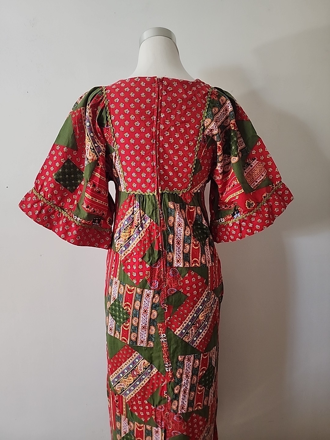 Vtg Union USA 60’s Danville M Red Floral Cotton Long House Hostess Cottagecore