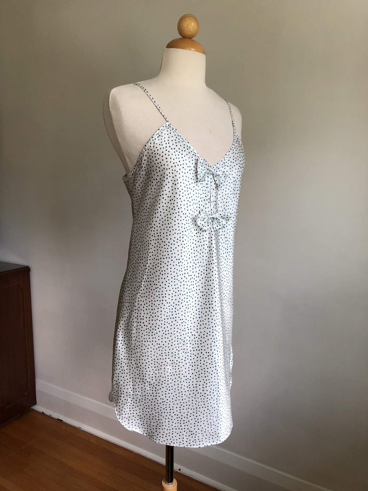 GORGEOUS VTG INTIMATE AFFAIR White Satin Blue Polka Dots Chemise Nightgown SZ S