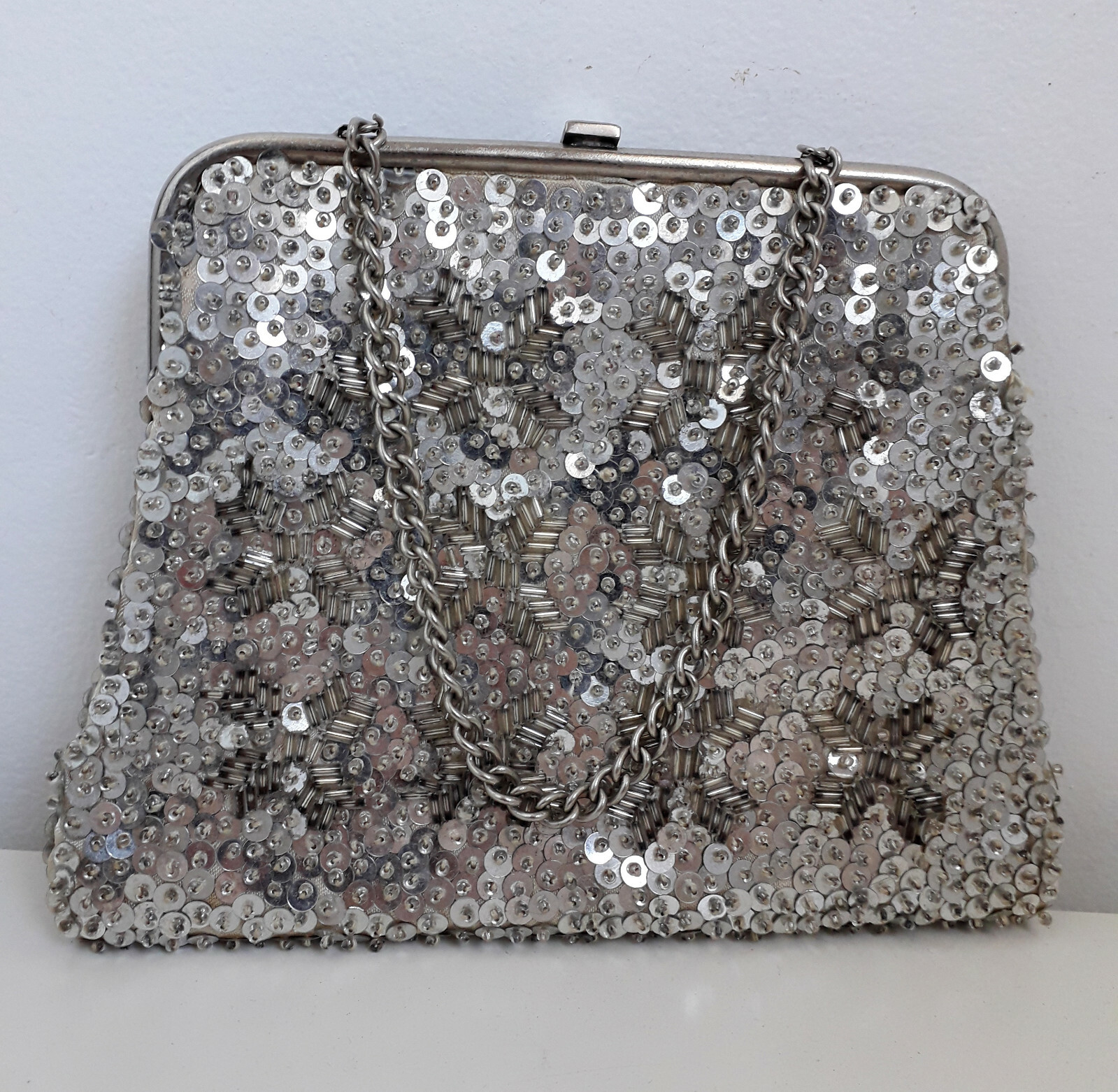 Vintage silver sequins small purse delicate chain handle woman evening retro bag