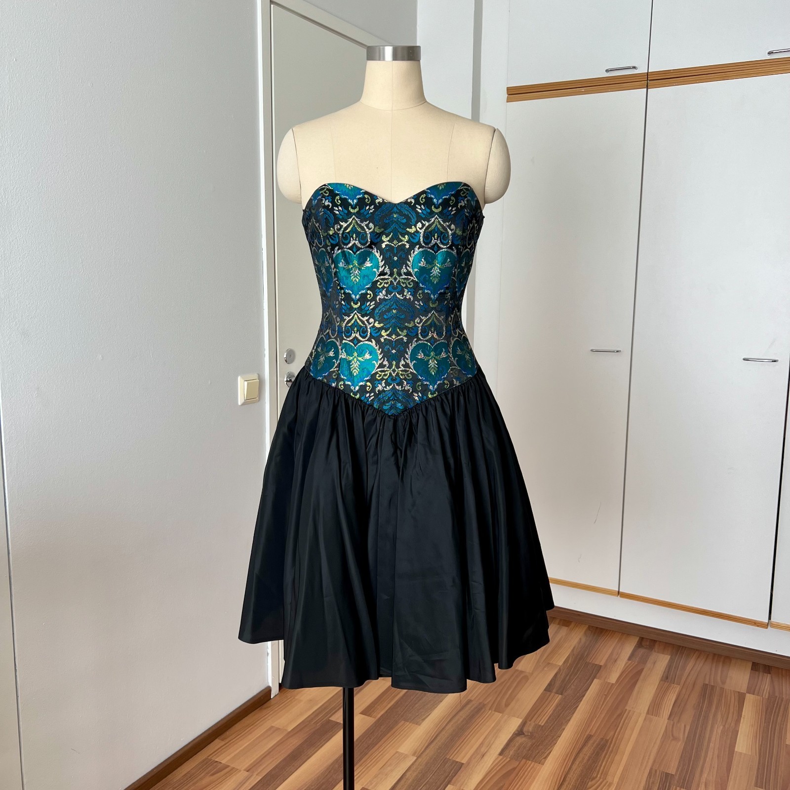 1980s Brocade Cocktail Party Prom Dress Metallic Damask Strapless Cocktail Midi
