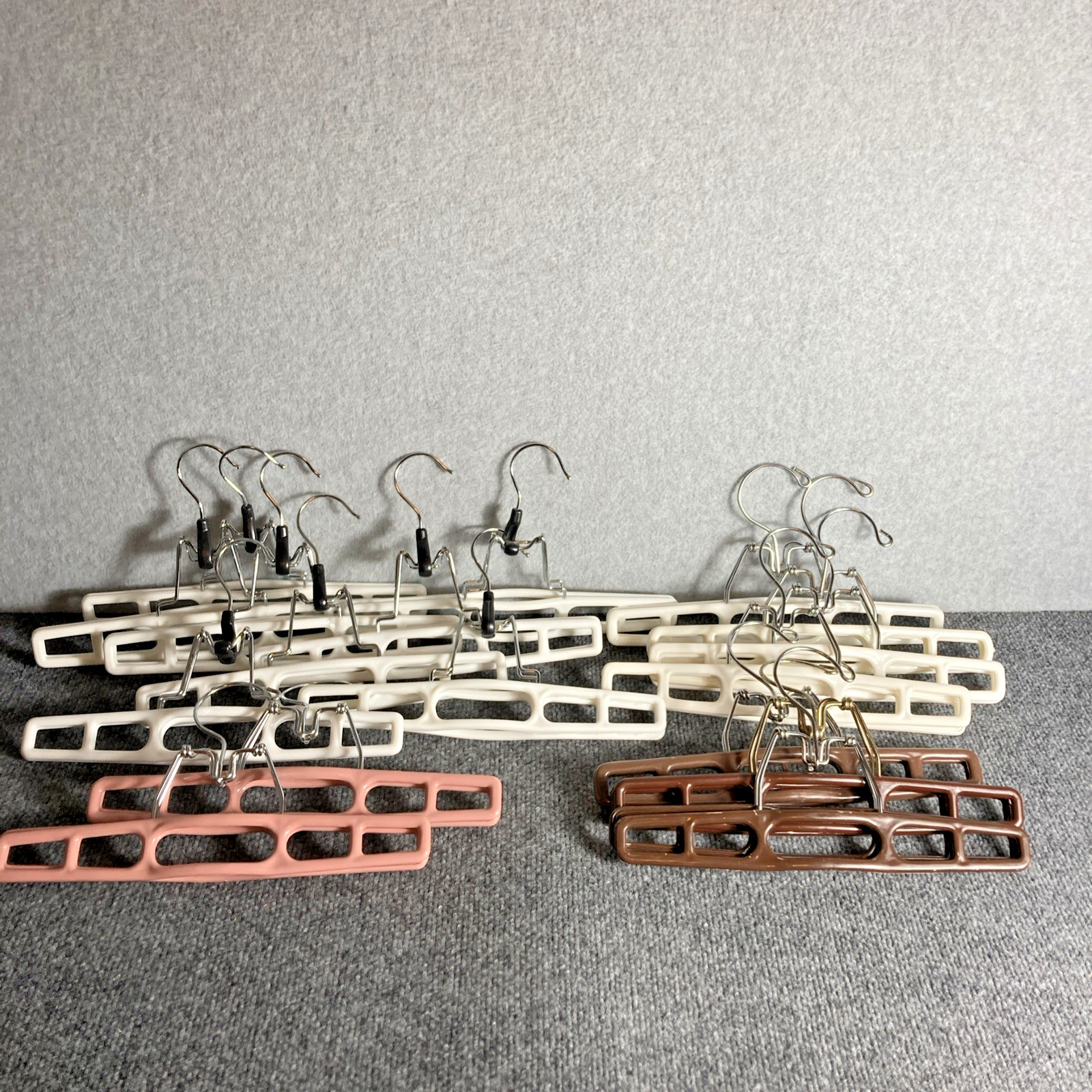 17 Vintage Tamor Type Plastic Clamp Hangers for Pants Skirts clothes Hanger