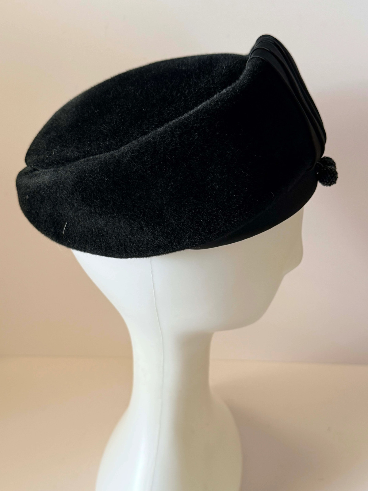 1960s Francois Paris New York Black Velvet Pillbox Hat Vintage Cocktail Hat