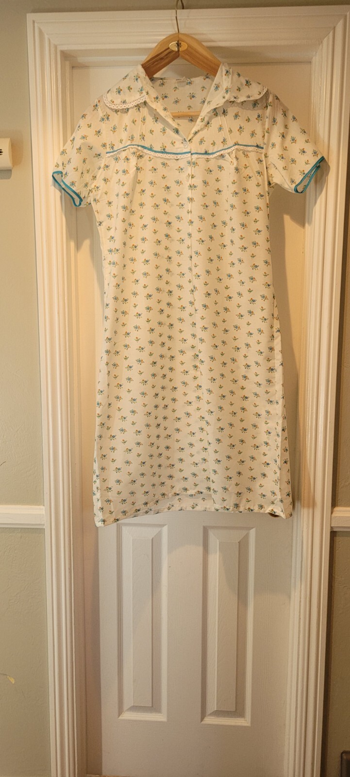 Vintage Polyester And Baumwolle Flowered House Coat