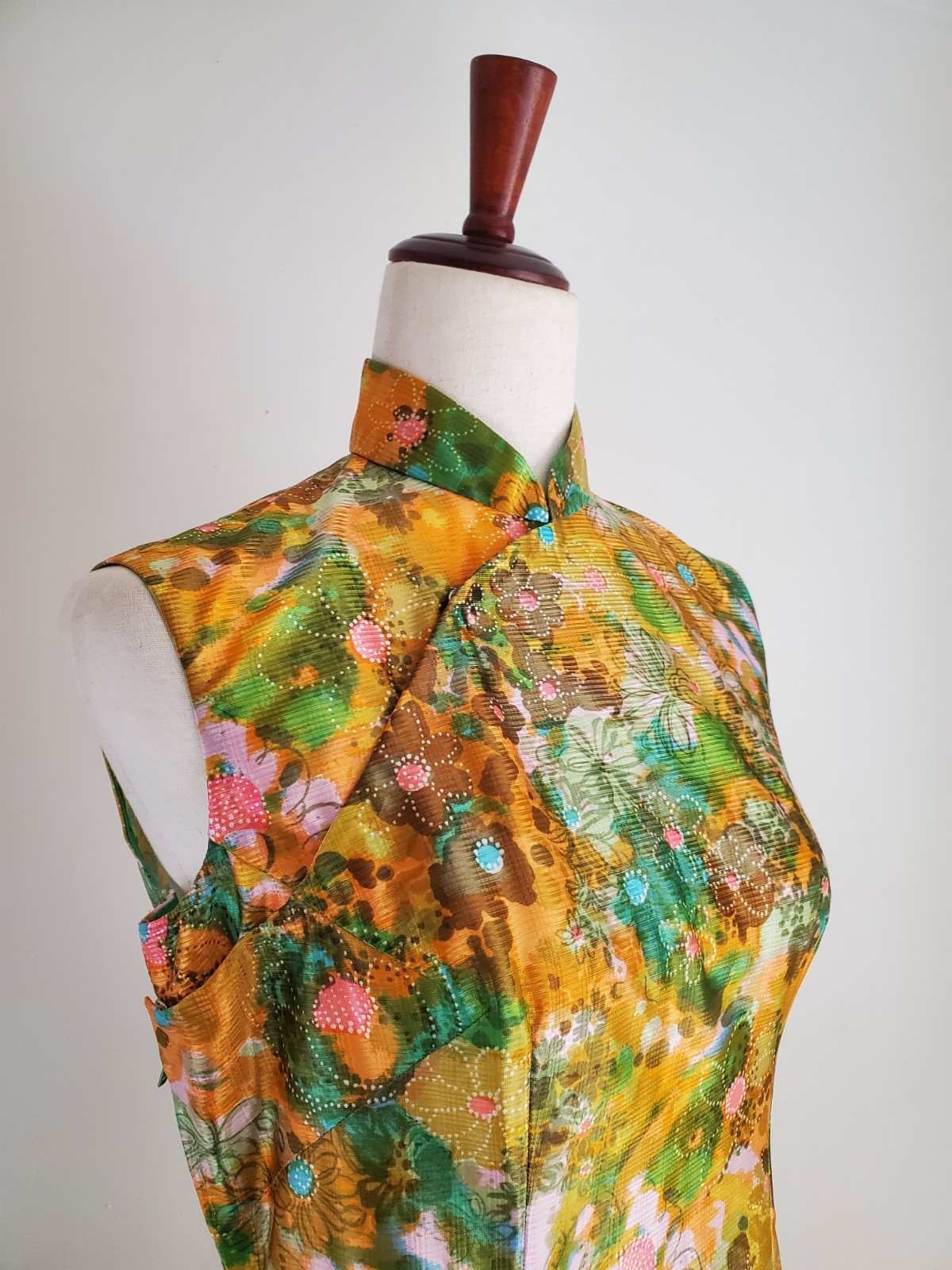 Vintage 1960s Cheongsam Dress Qipao Mid Century Mod Chinese Taiwan Floral