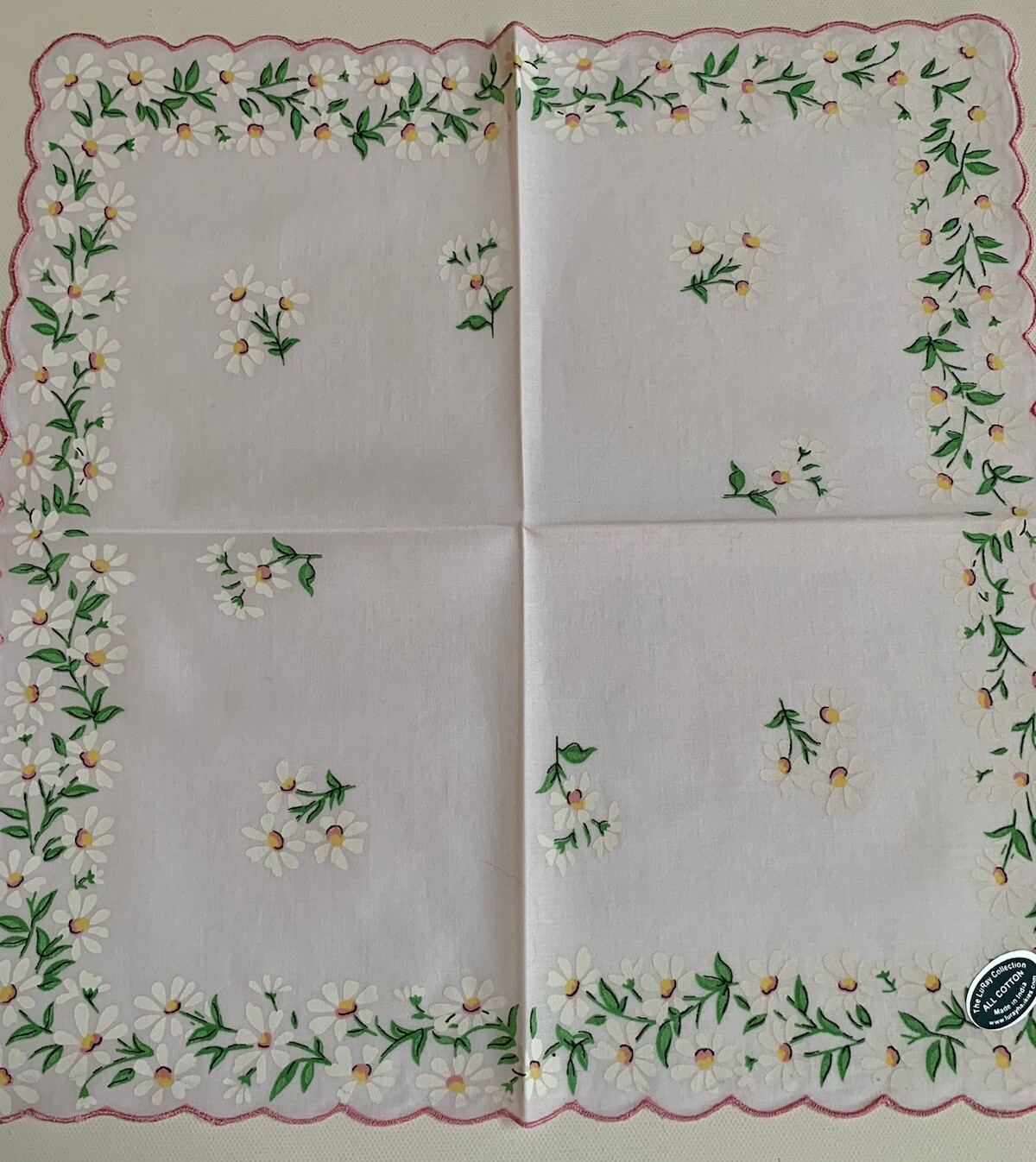 Charming New White Daisies Handkerchief ~ Scalloped Hem ~ LuRay Hankie!