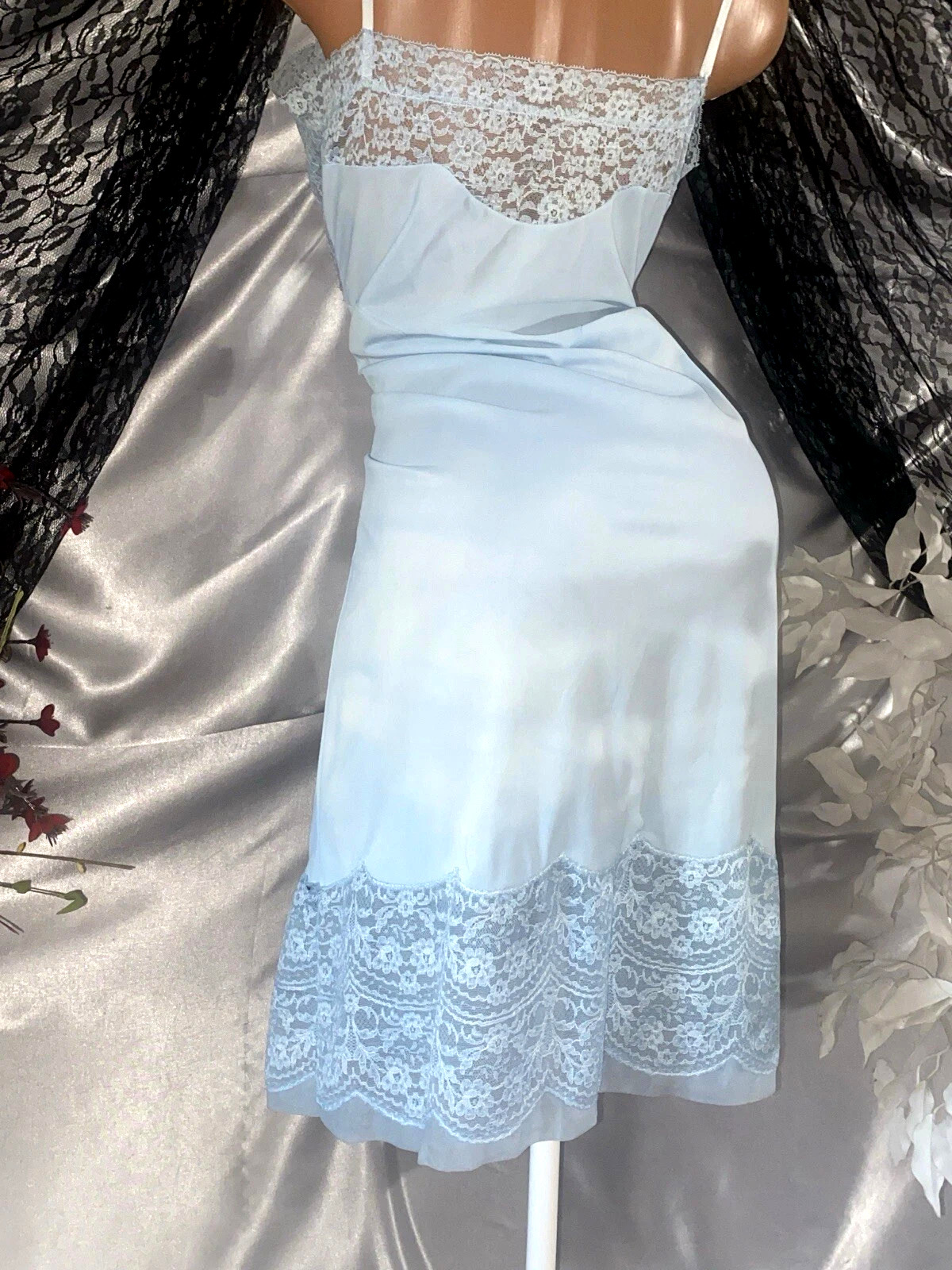 VTG SILKY Nylon VAN RAALTE BLUE DRESS SLIP 9″ LACE COQUETTE BOMBSHELL GLAM 36