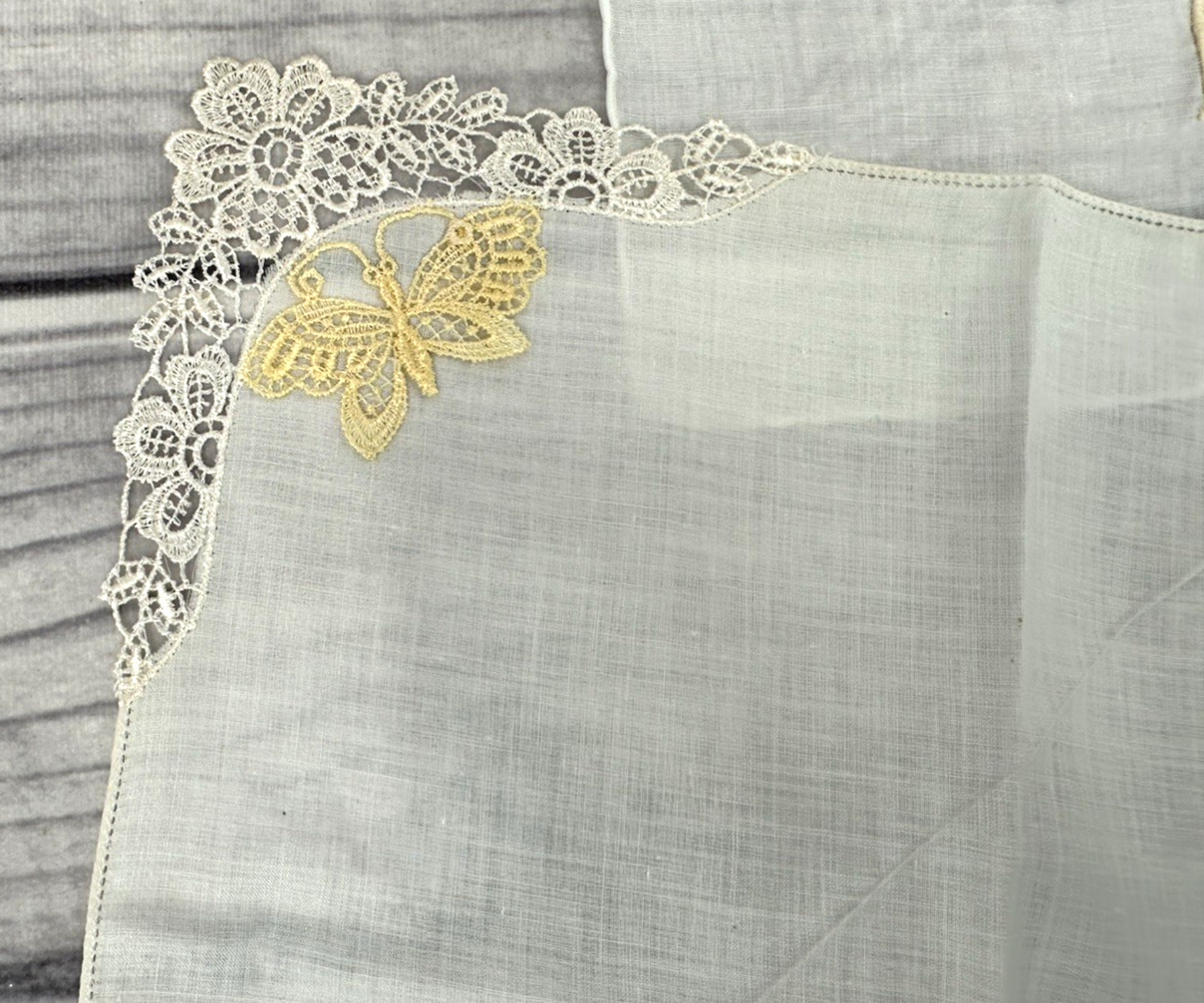 LOT OF 4 VINTAGE EMBROIDERED HANKERCHIEFS – FLORAL / BUTTERFLIES *10