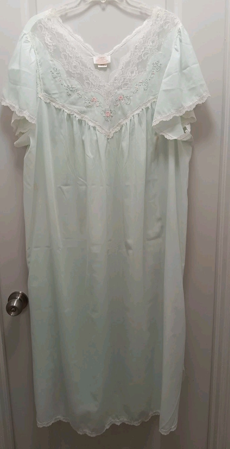 Lady Barbizon 3X Lace, Embroidered Nightgown Poly/cotton Pale Blue