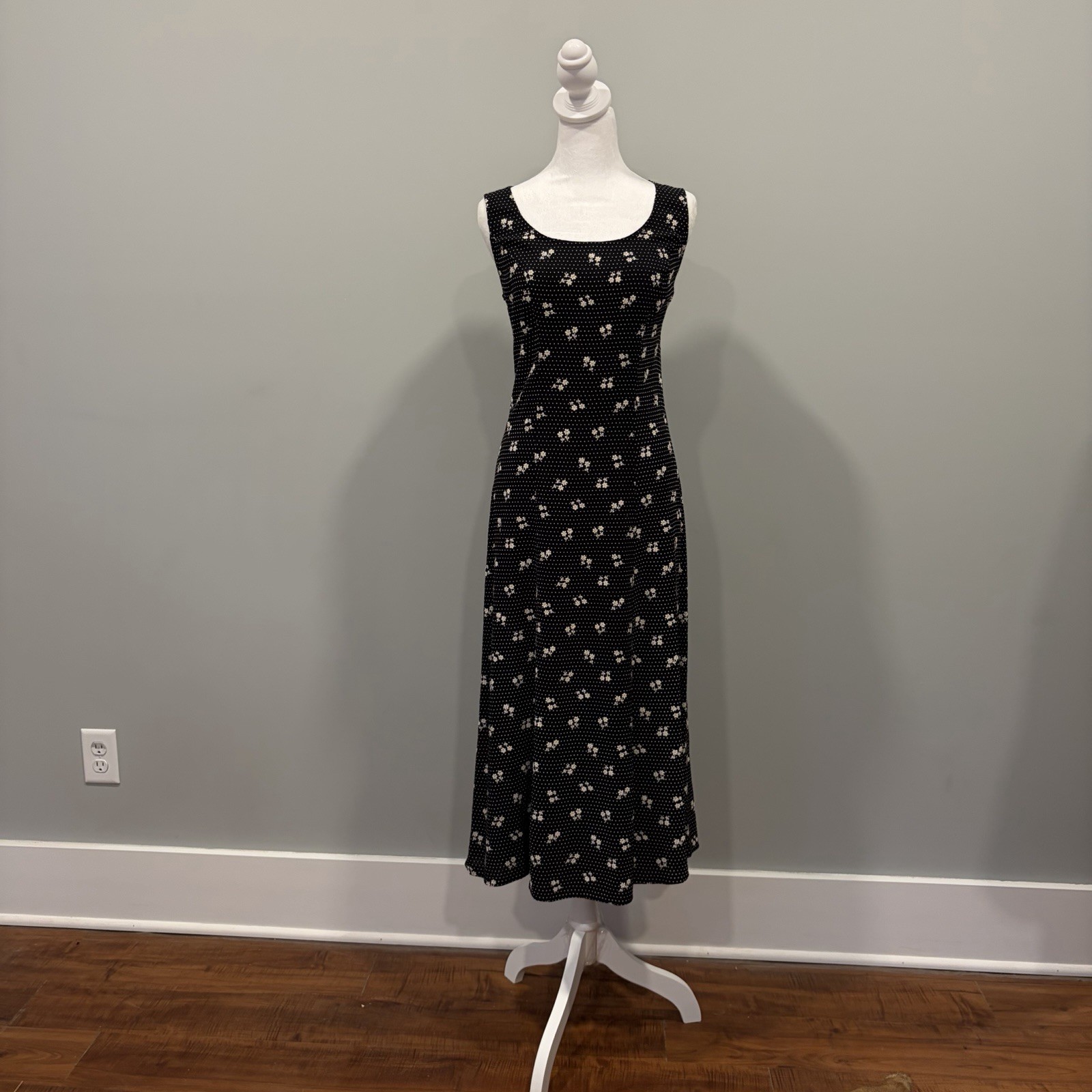 Women’s Sleeveless Floral Dress Size Medium, Rayon Blend