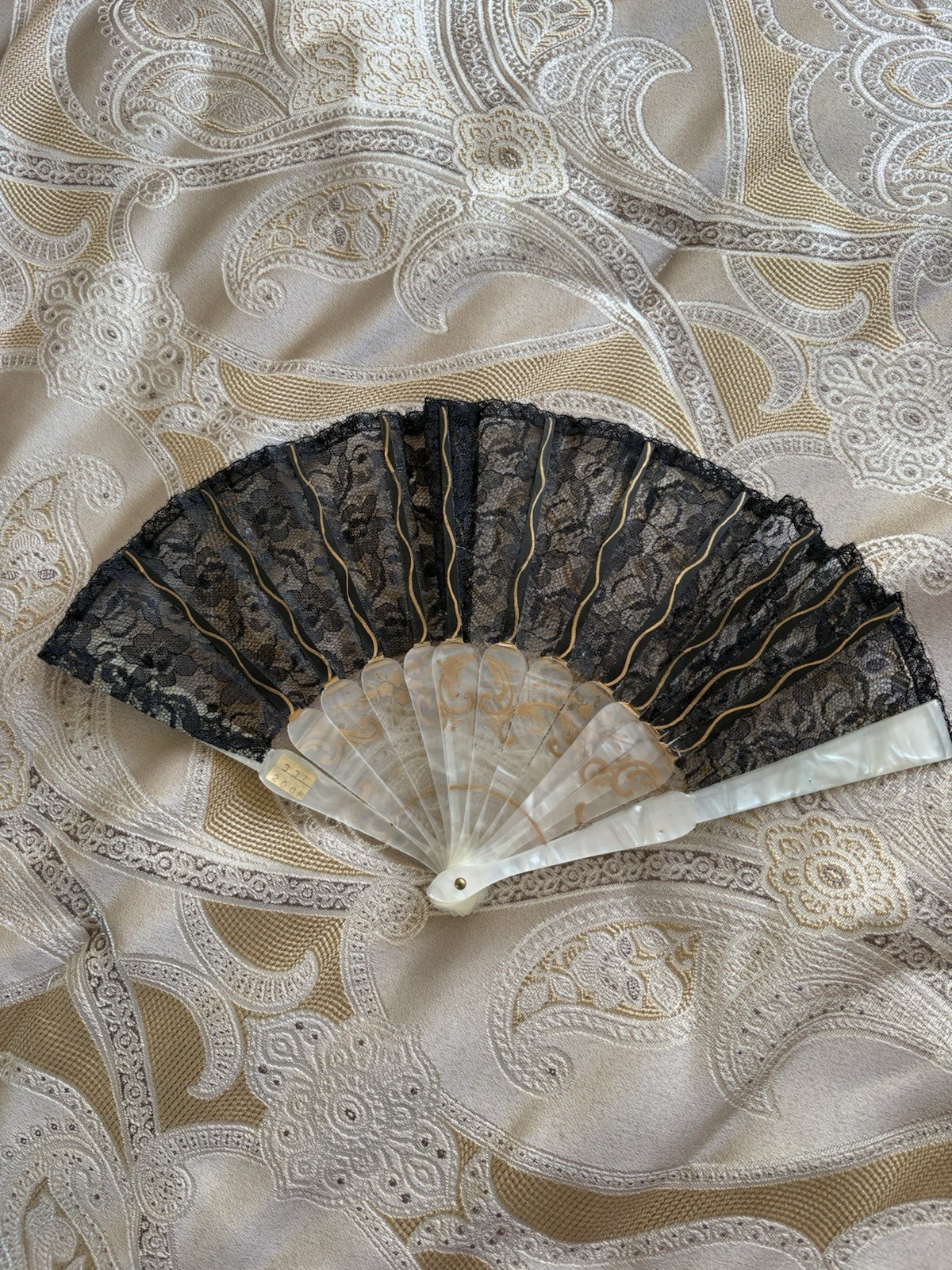 BELIEVE to be Art Nouveau Hand Fan Lace / Mother of Pearl