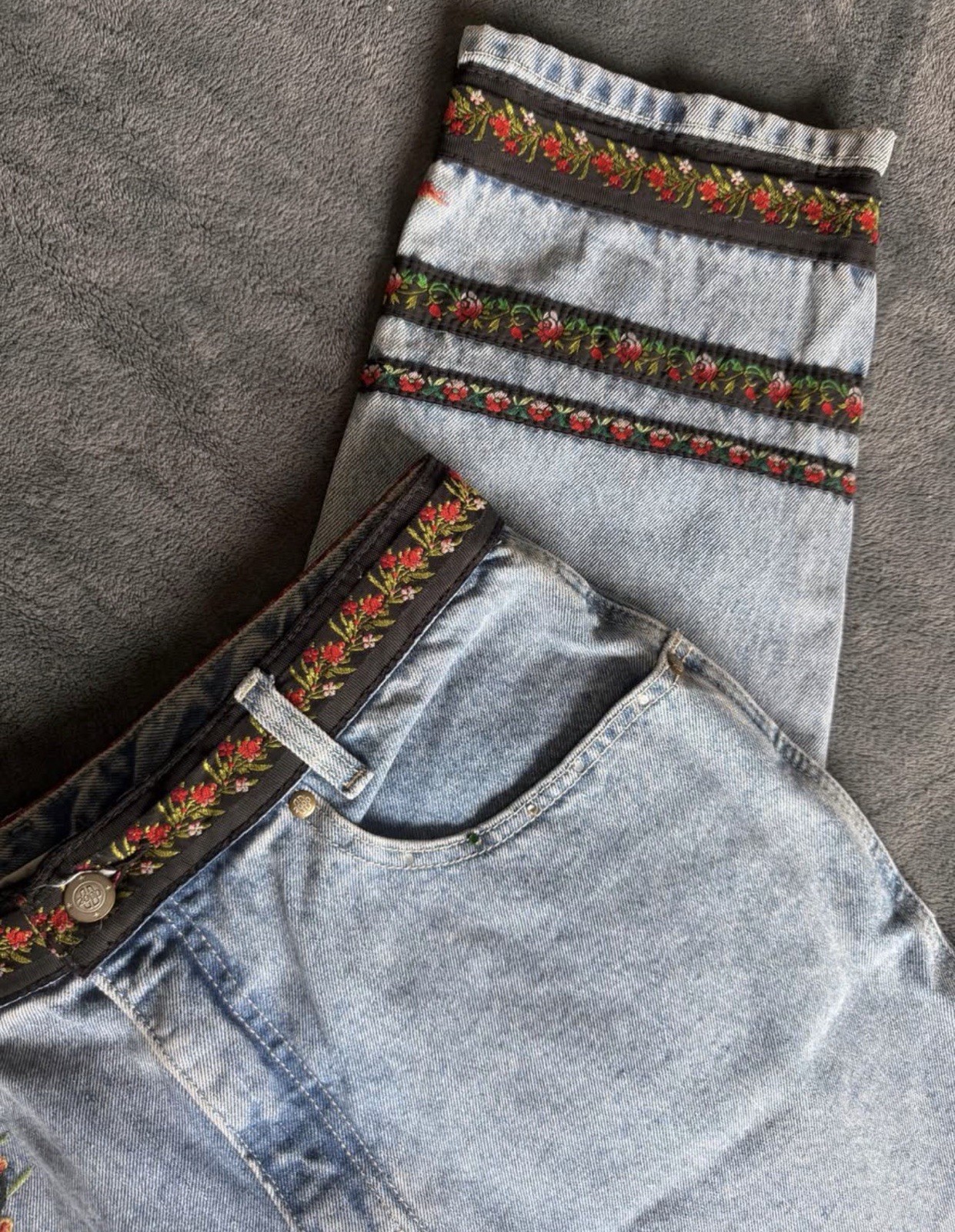 Bill Blass Jeans Vintage 1990s Size 14 Embroidered Flowers Cotton Straight Cut