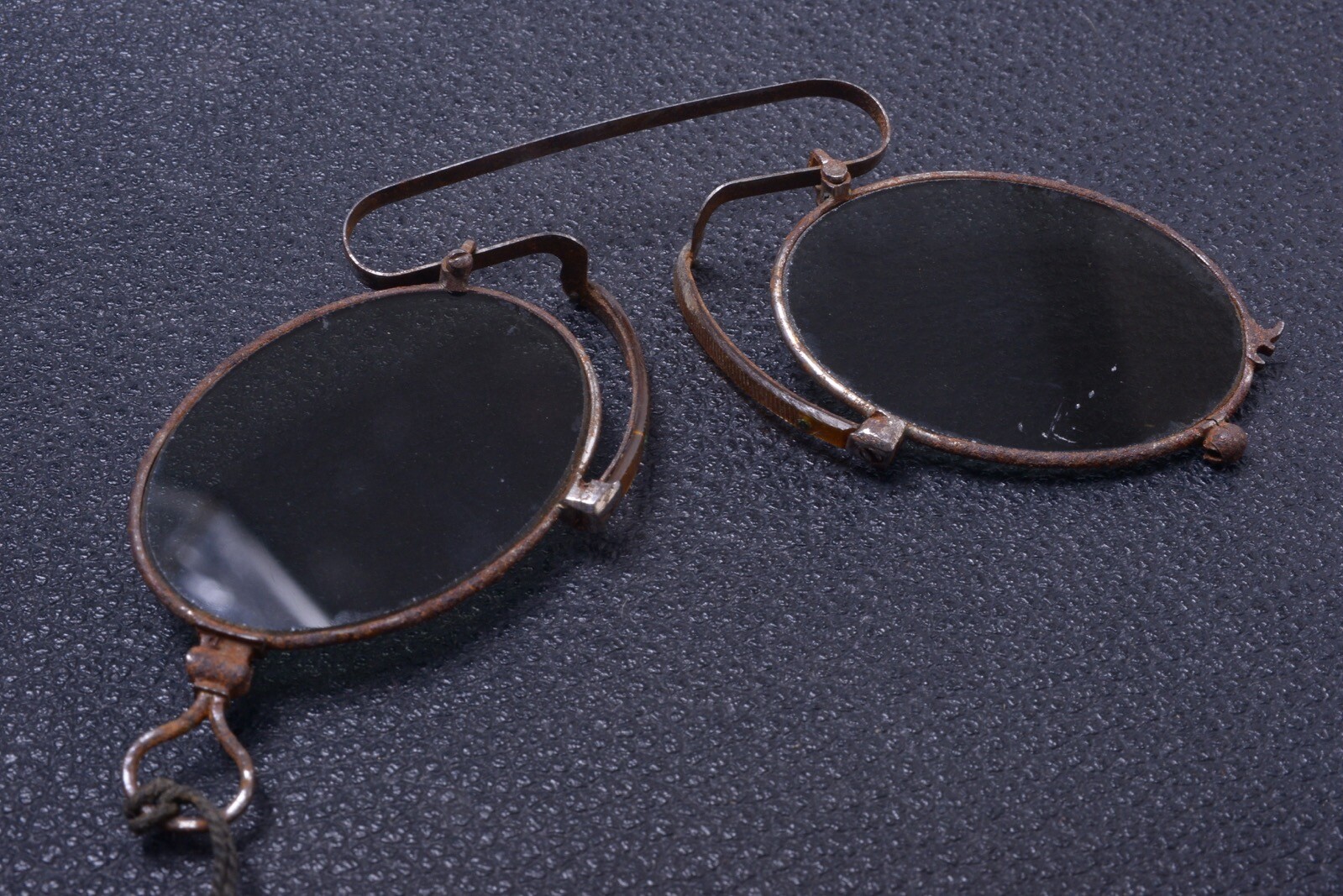 ✅ ANTIQUE PINCH, PINCE NEZ NOSE GRAY SUN GLASSES SPECTACLES +- 1890