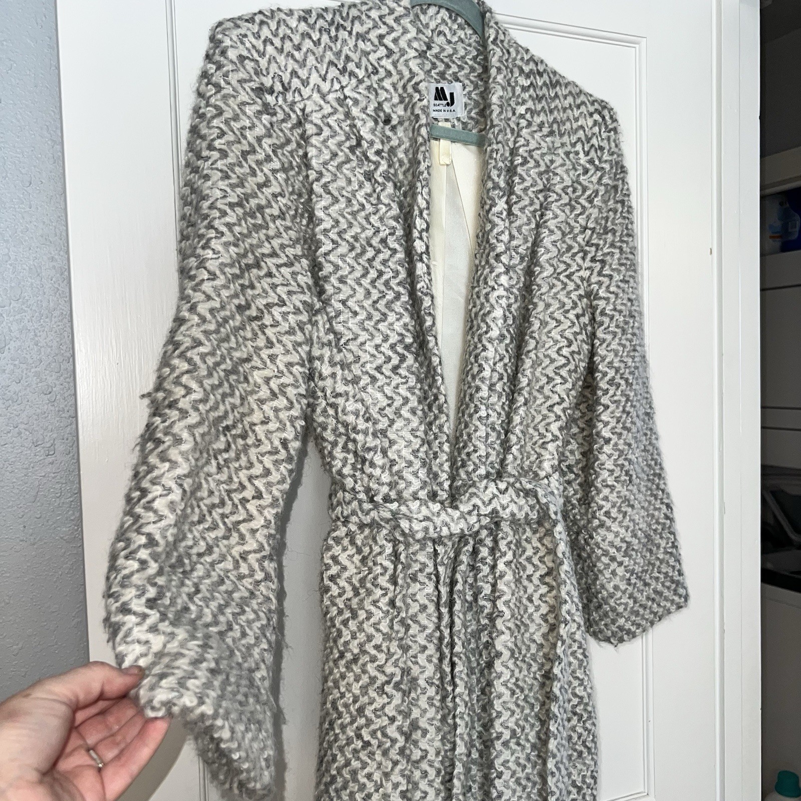 MJ SEATTLE Coat with Belt. Lined with Shoulder Pads. Lined Vintage