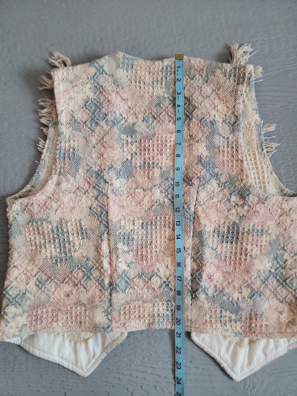 Unbranded Vintage Vest With Fringe And Texture. P2P Is 22 Inches M/L
