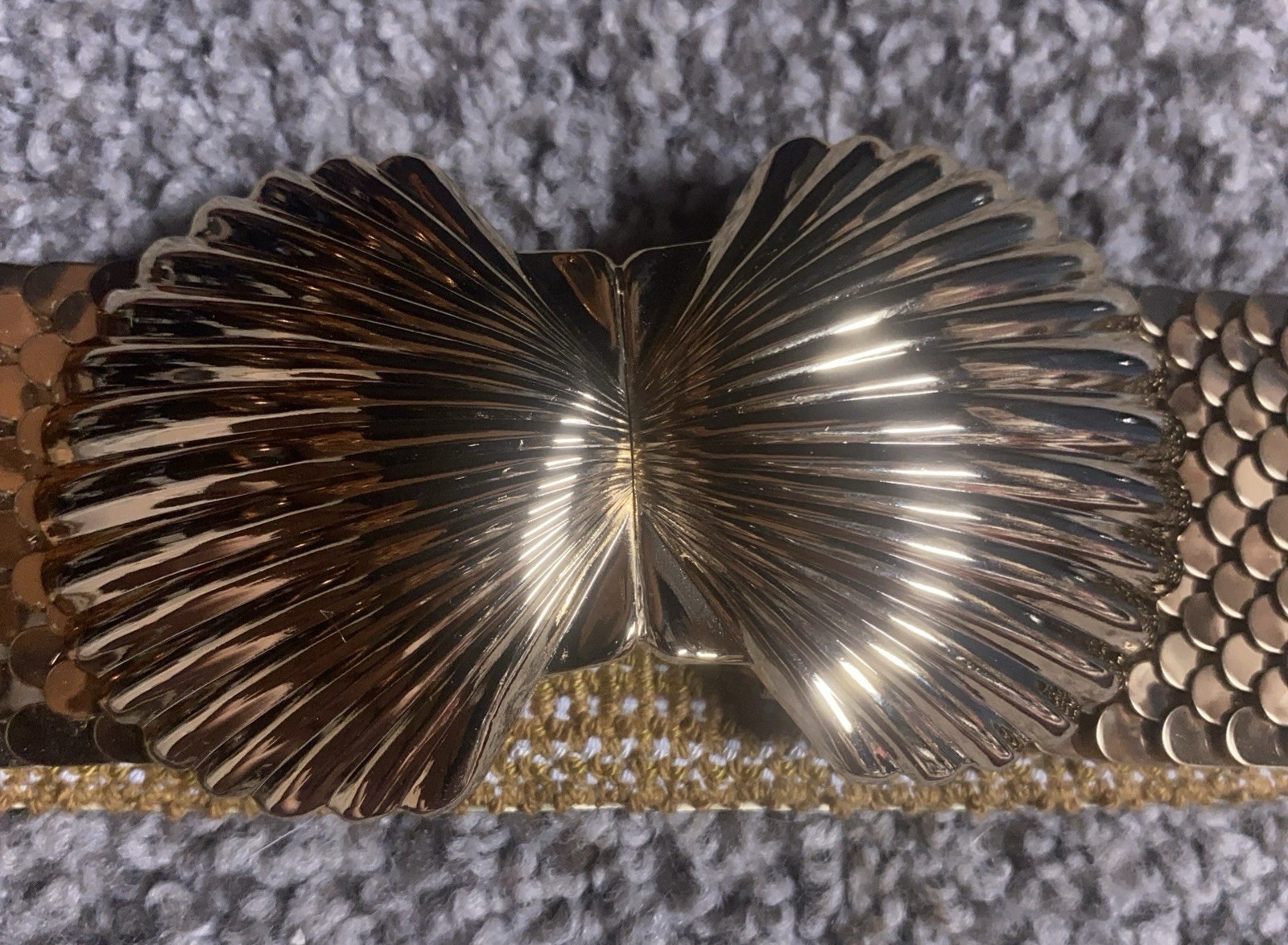 Belt 80s Gold Tone Fish Scale Stretch Seashell Buckle 22” W Elastic Tight EUC