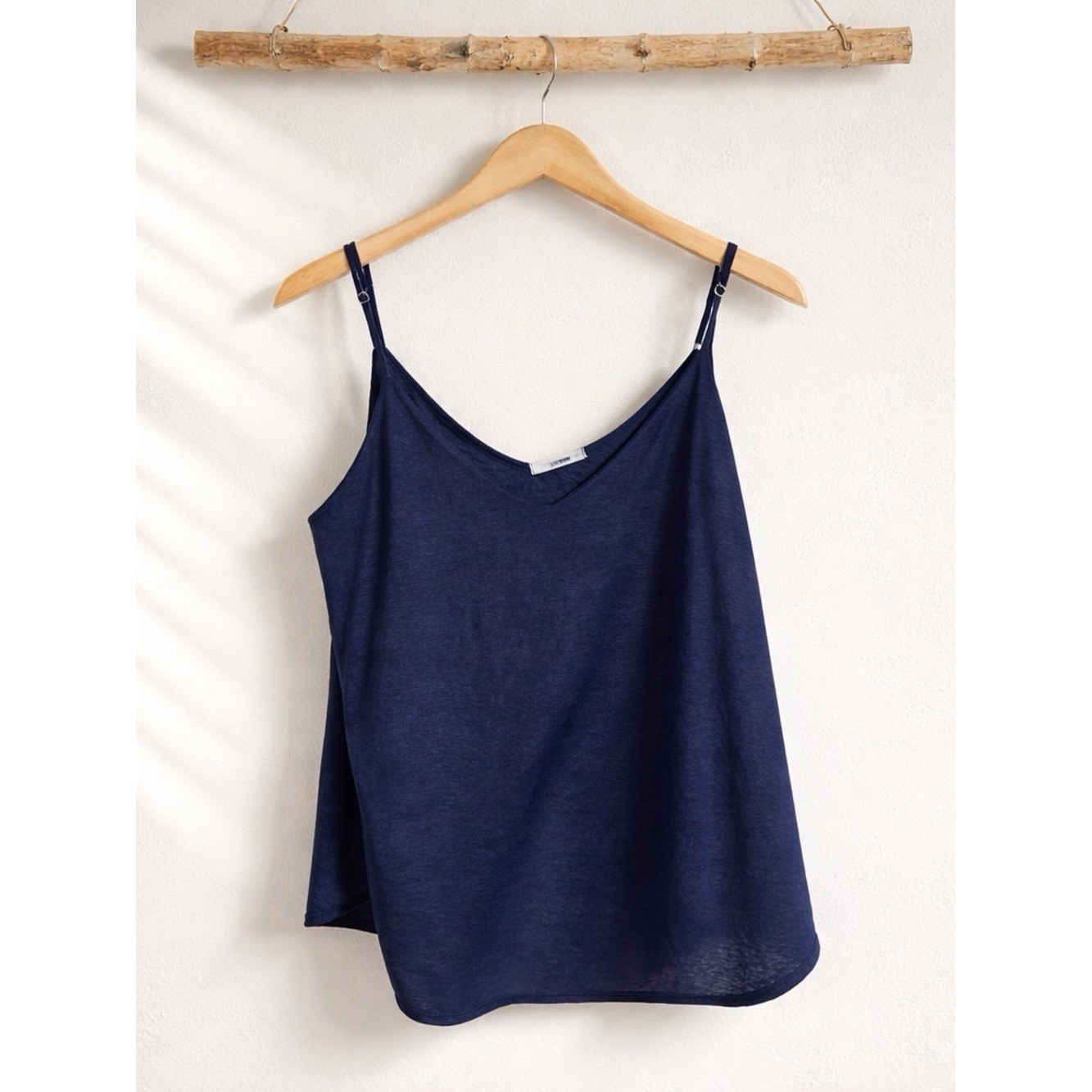 Cherish Navy V-Neck Adjustable Strap Camisole Women’s size large