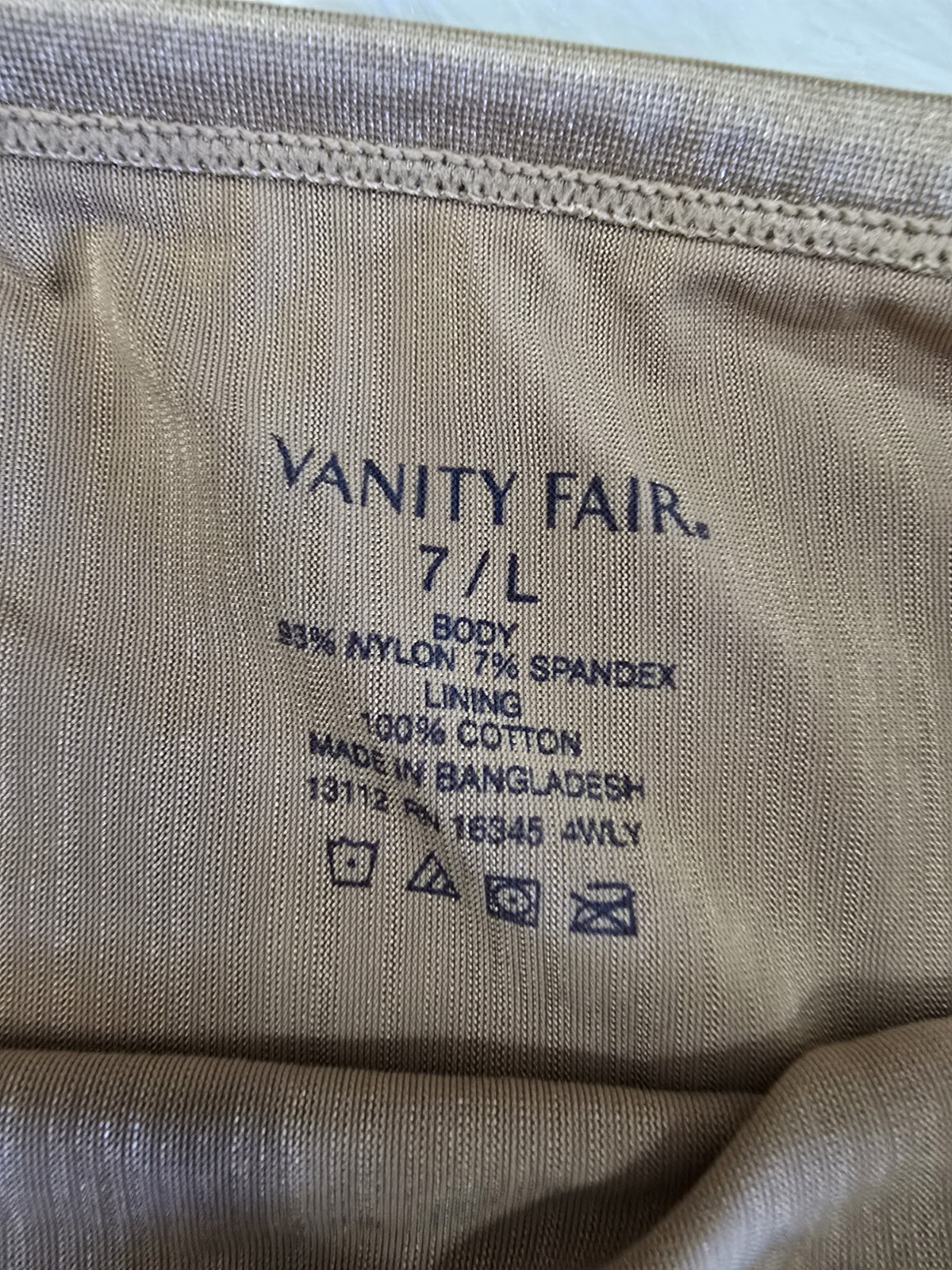 Vanity Fair 7/ L Light Golden Silky Smooth Illumination Hi Cut Panties #13112