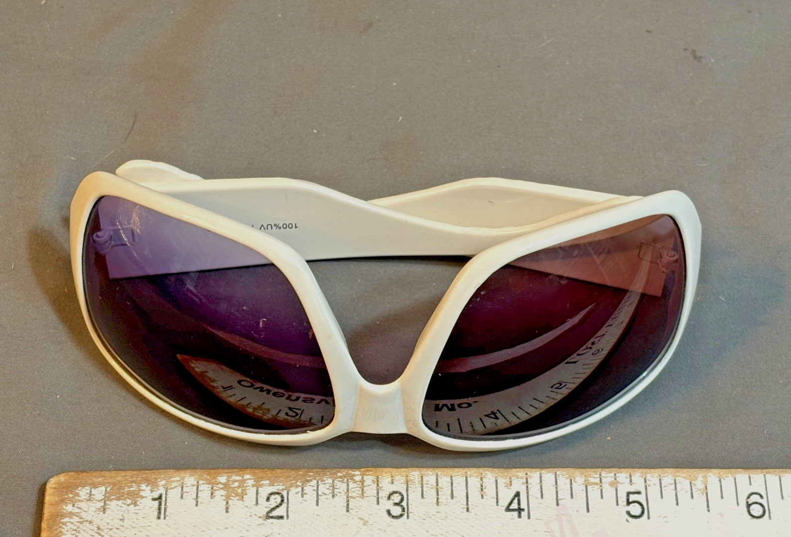 Vtg RETRO XOXO 100 UV Protection OVERSIZED White PURPLE LENS Designer Sunglasses