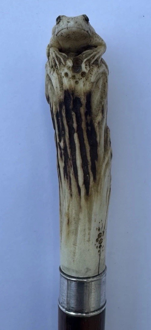 FINE MEIJI PERIOD JAPANESE HAND CARVED FROG ANTIQUE ROSEWOOD WALKING CANE STICK