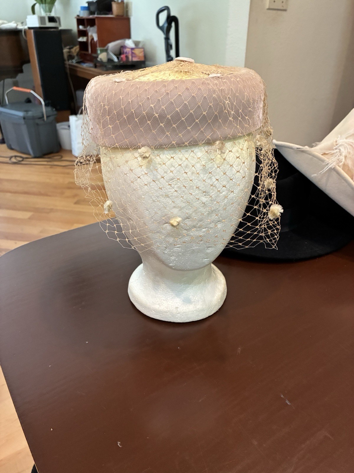 Vintage 1950’s Beige/Pink Pillbox Cylinder Hat Facinator EUC Perfect Veil