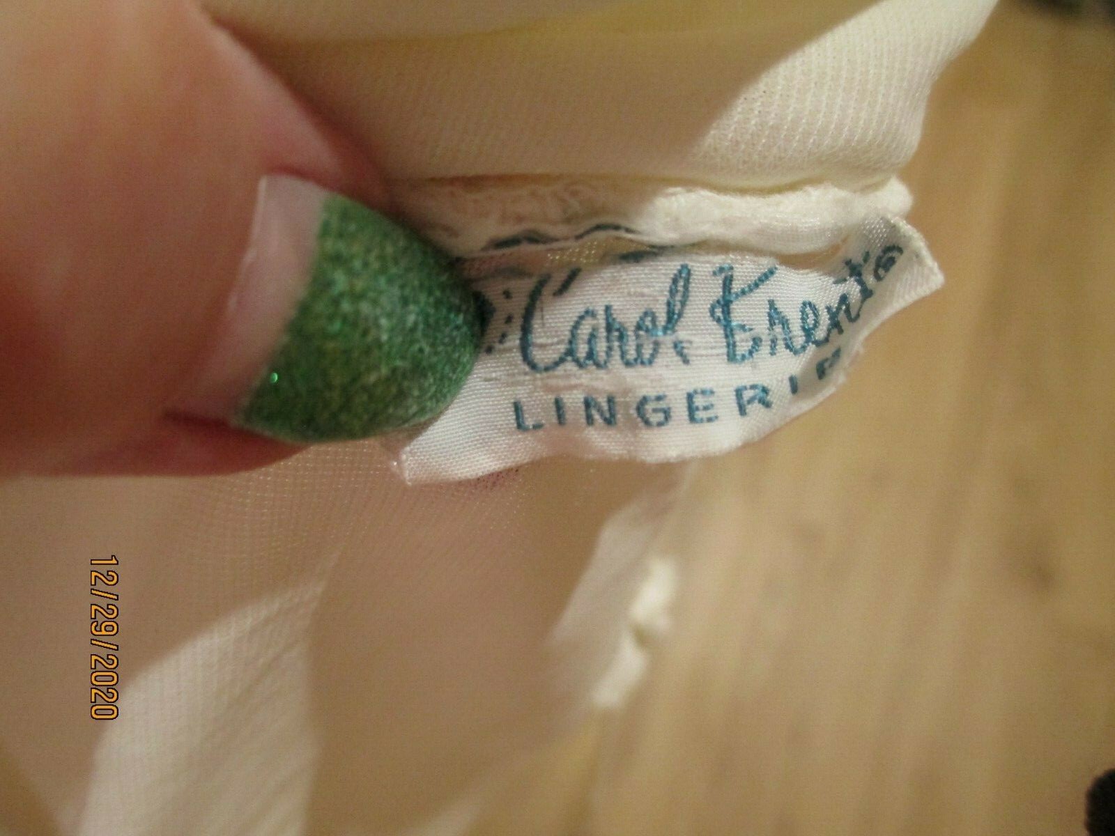 CAROL BRENT vintage slip SIZE 32L damaged selling for lace detail