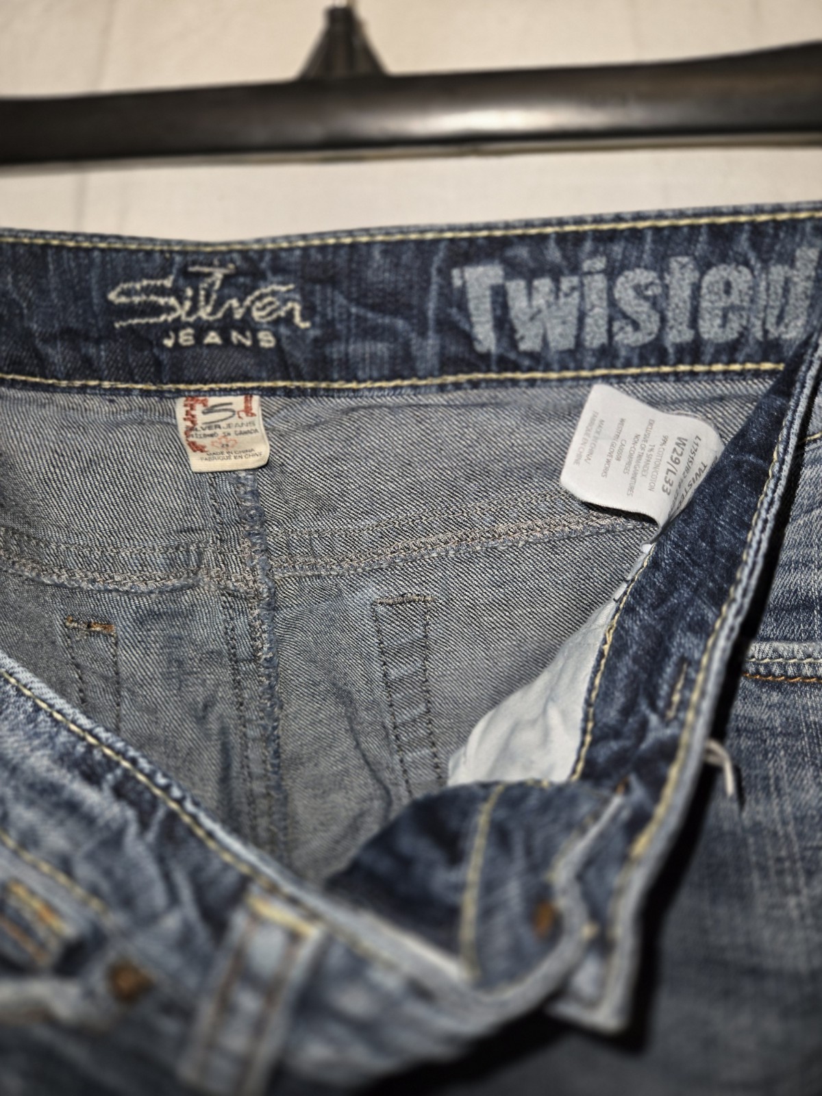 Silver Twisted Mid Capri Jeans Women’s Size W29/L33
