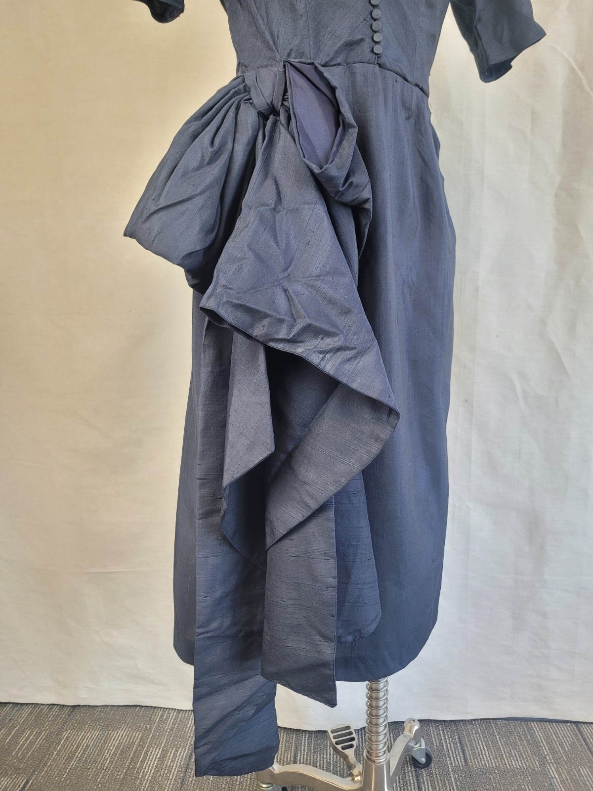 1950s Navy Blue Silk Dress w Delicate Lace & Huge Asymmetrical Bow Sz M