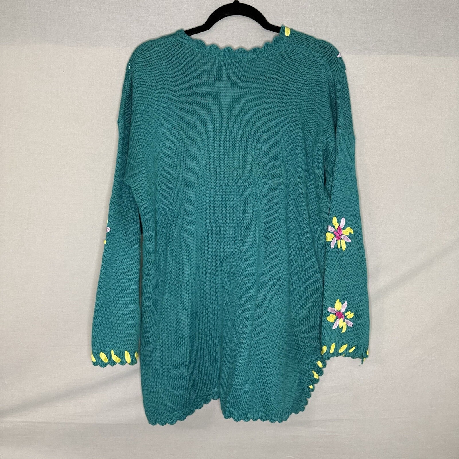 Suburbans M vintage Floral ribbon and pearl V Neck embellished sweater Tacky