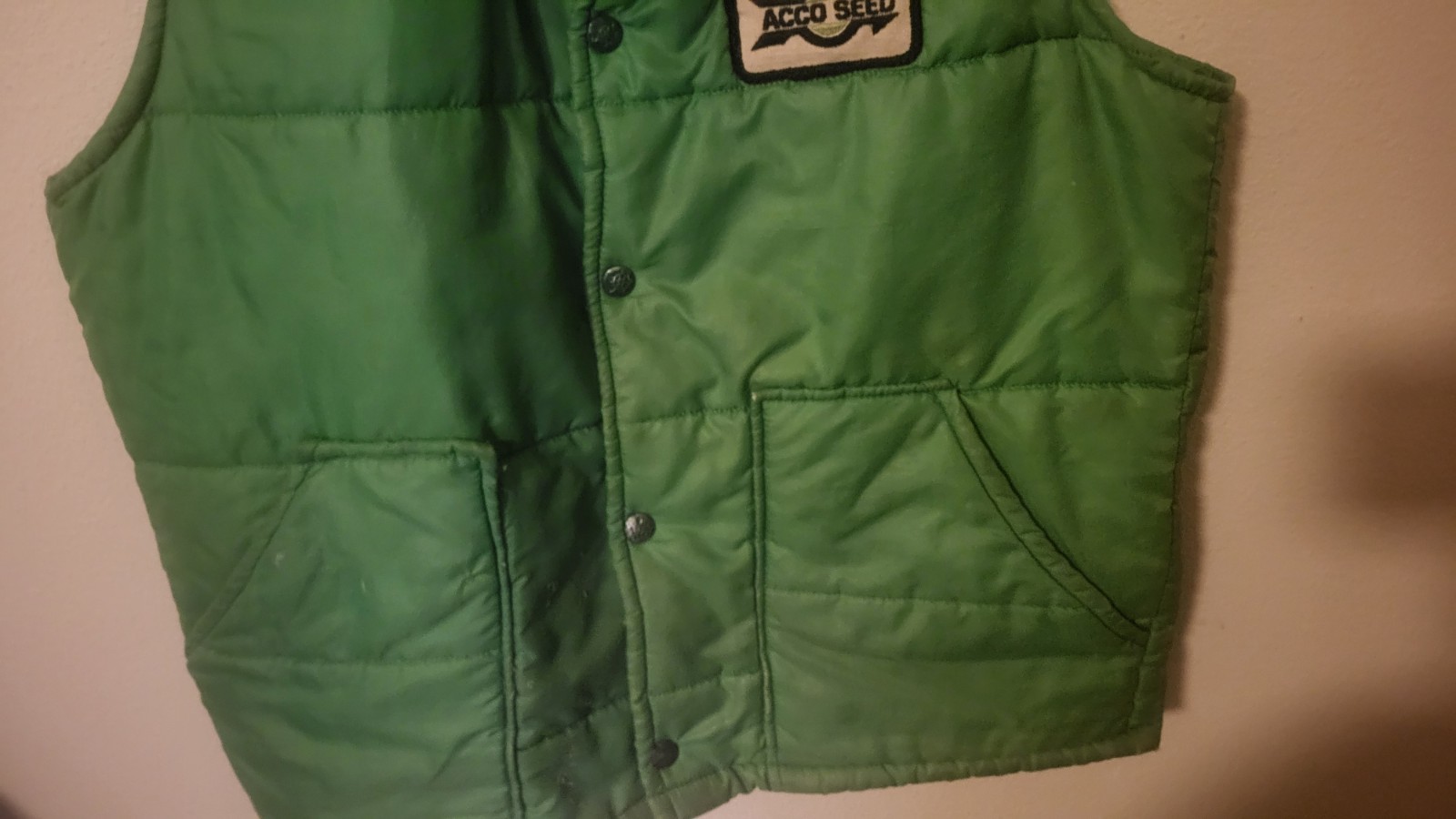 VTG Vest Acco Seed sz M snaps Green Farmer Rapper Sleeveless Puffer 25 in L 22