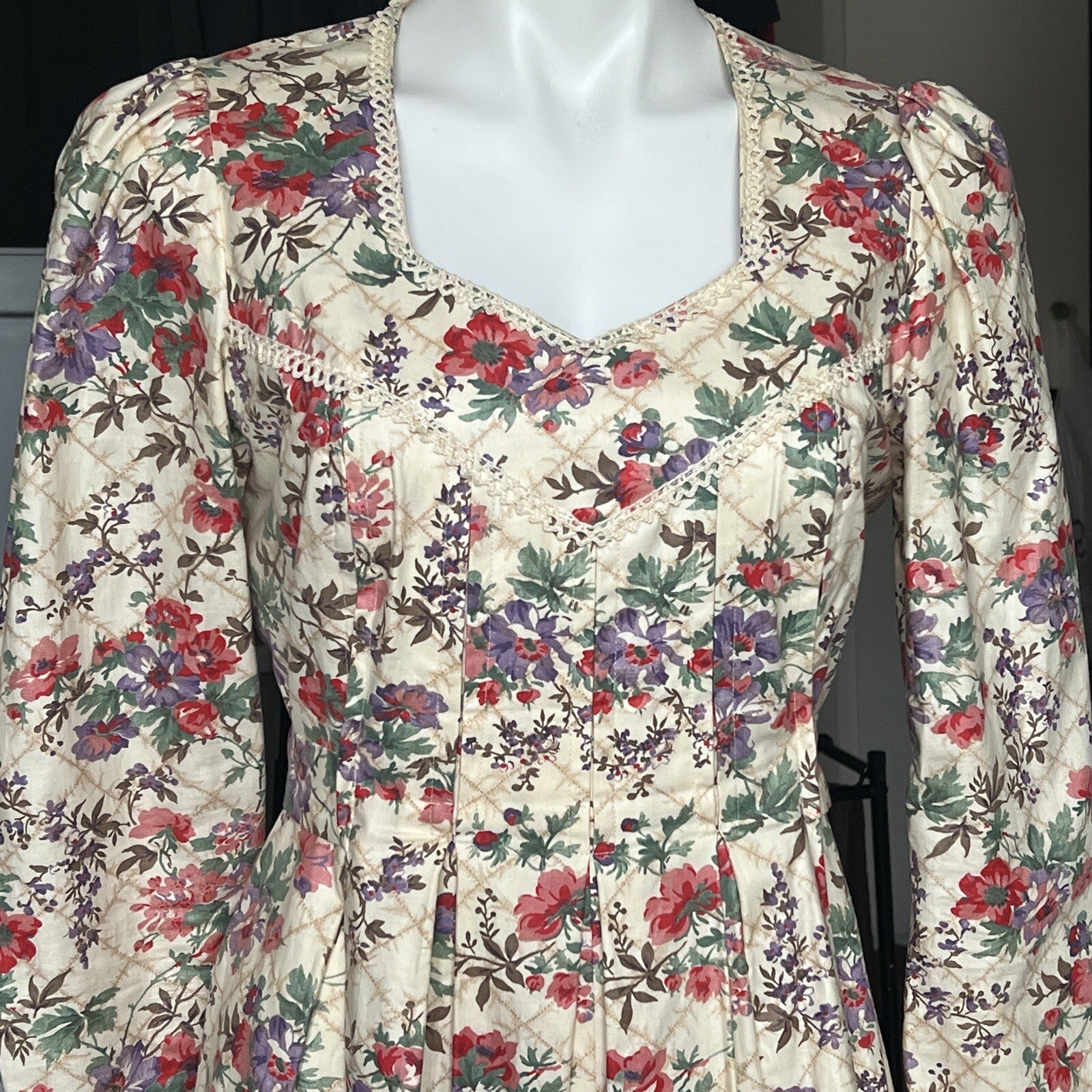 1970s Cottagecore Dress Union Made Long Sleeve Floral Lace Details Zips Ties M