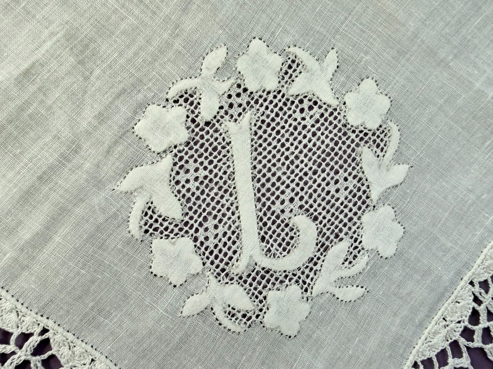 VINTAGE HANKY 1930s INCREDIBLE HAND WORK MONOGRAM L INITIAL CROCHET APPLIQUE