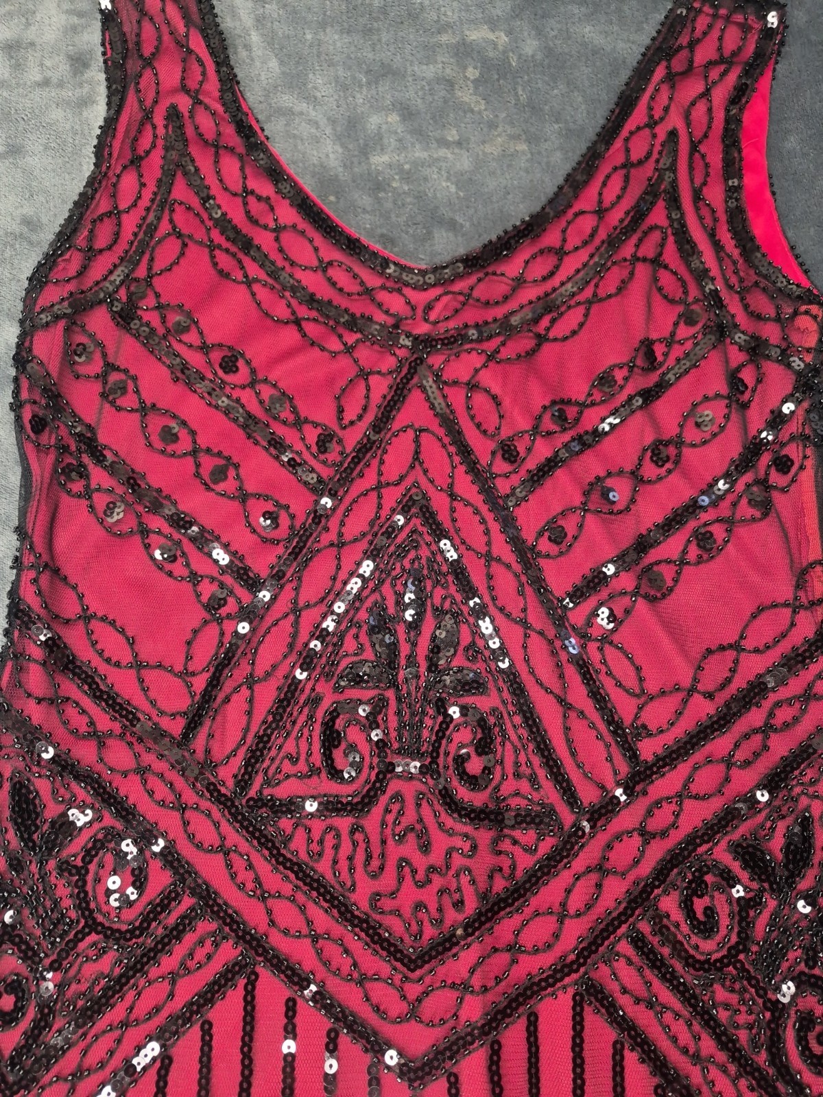 FUNDAISY 1920’s Style Flappers Striking Red Basewith Sequin & Beads Sleeveless L