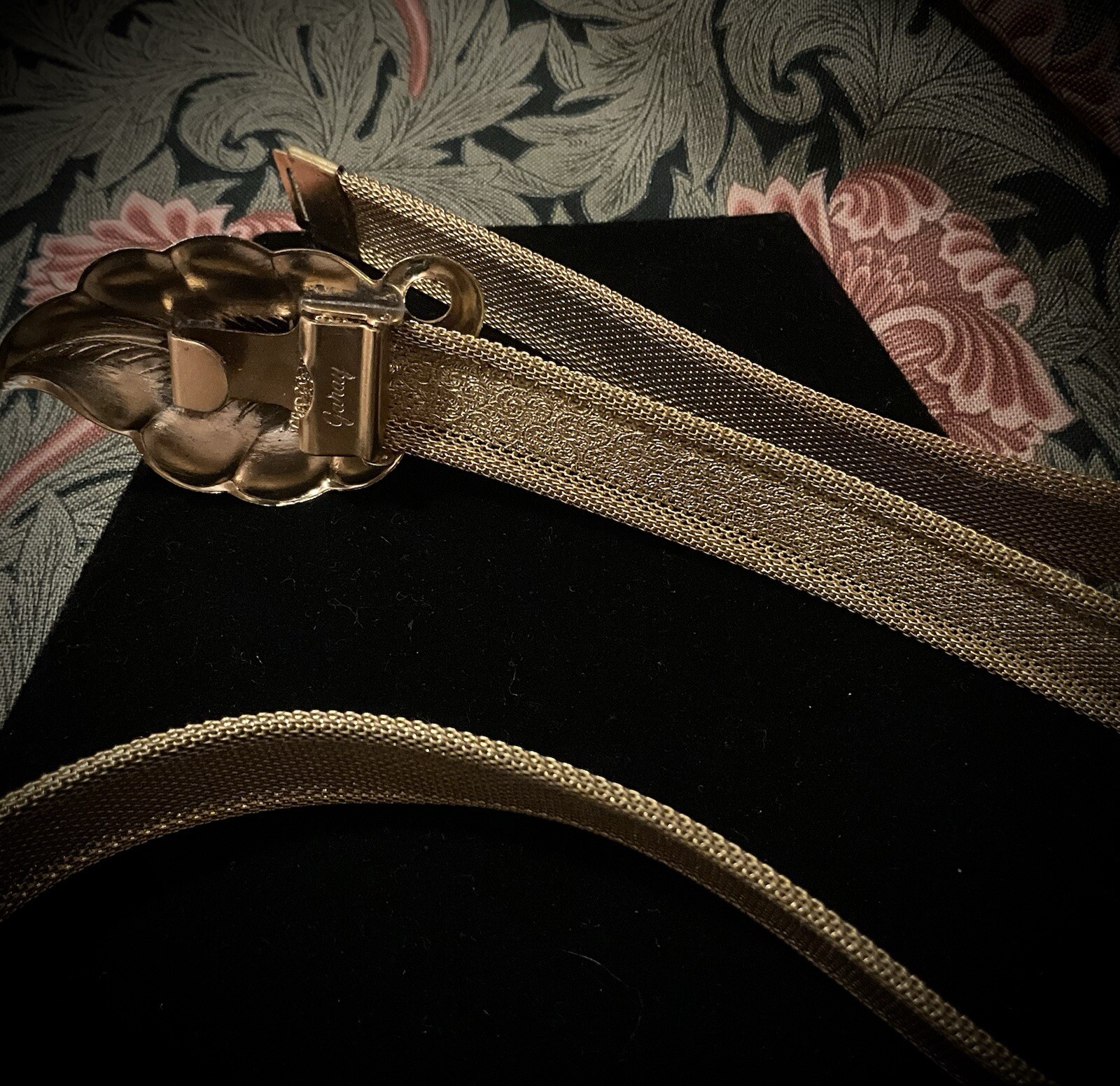 Vintage Belt Garay Serpentine MCM Fig Leaf Gold Tone Hook Clasp 28 In X .5 In