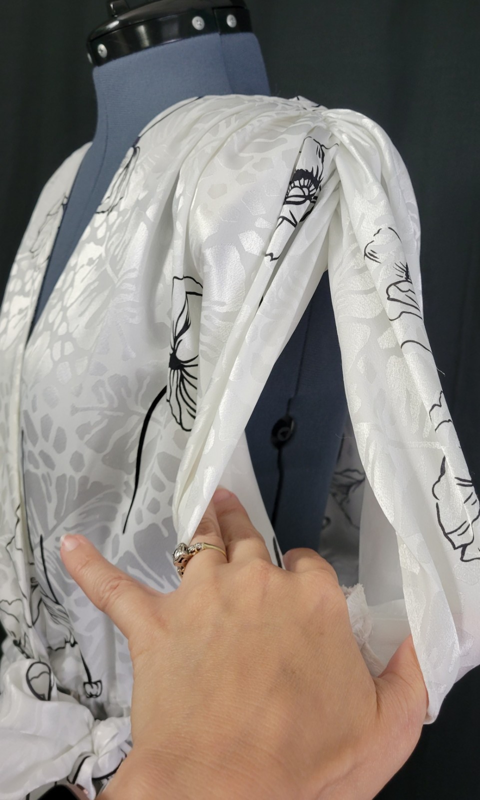 Vintage Hal Ferman White Print on White Blouson Dress w Black Accents Size M/L?