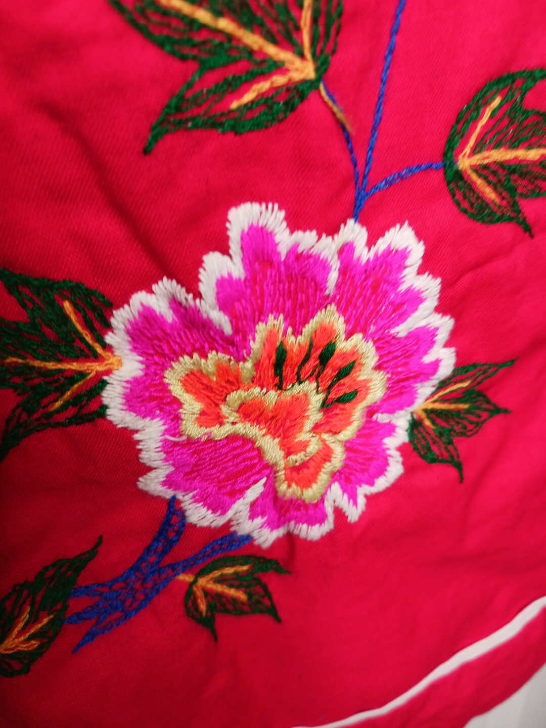 Vintage Embroidered Quilted Patchwork Vest Appliqué Chinese South American Med-l