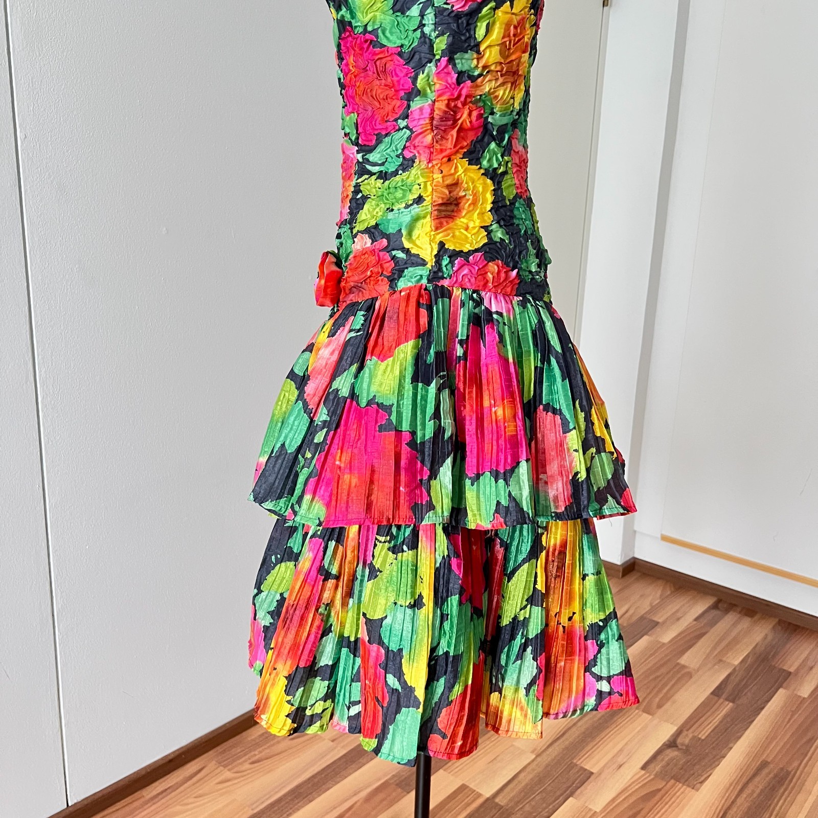 1980s Floral Taffeta Cocktail Party Dress Tiered Retro Prom Evening Gown Retro