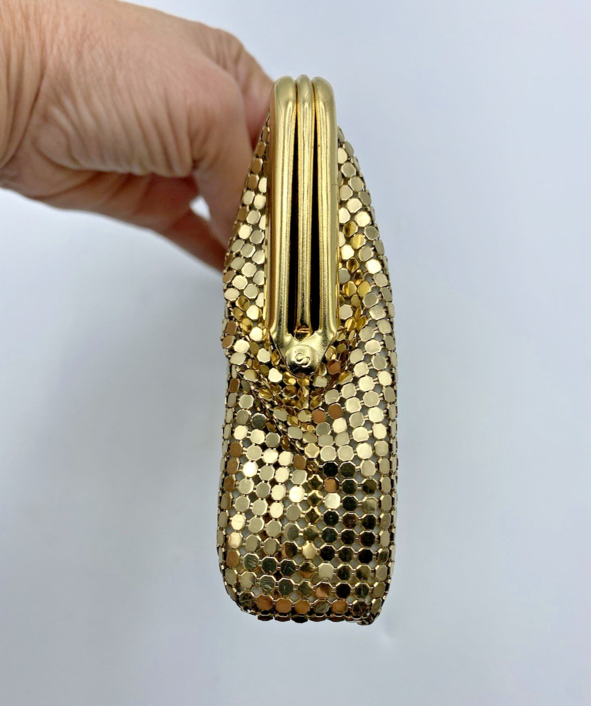 Vtg Whiting & Davis GOLD Mesh DOUBLE Kiss Lock 2 Compartment Clutch Evening Bag