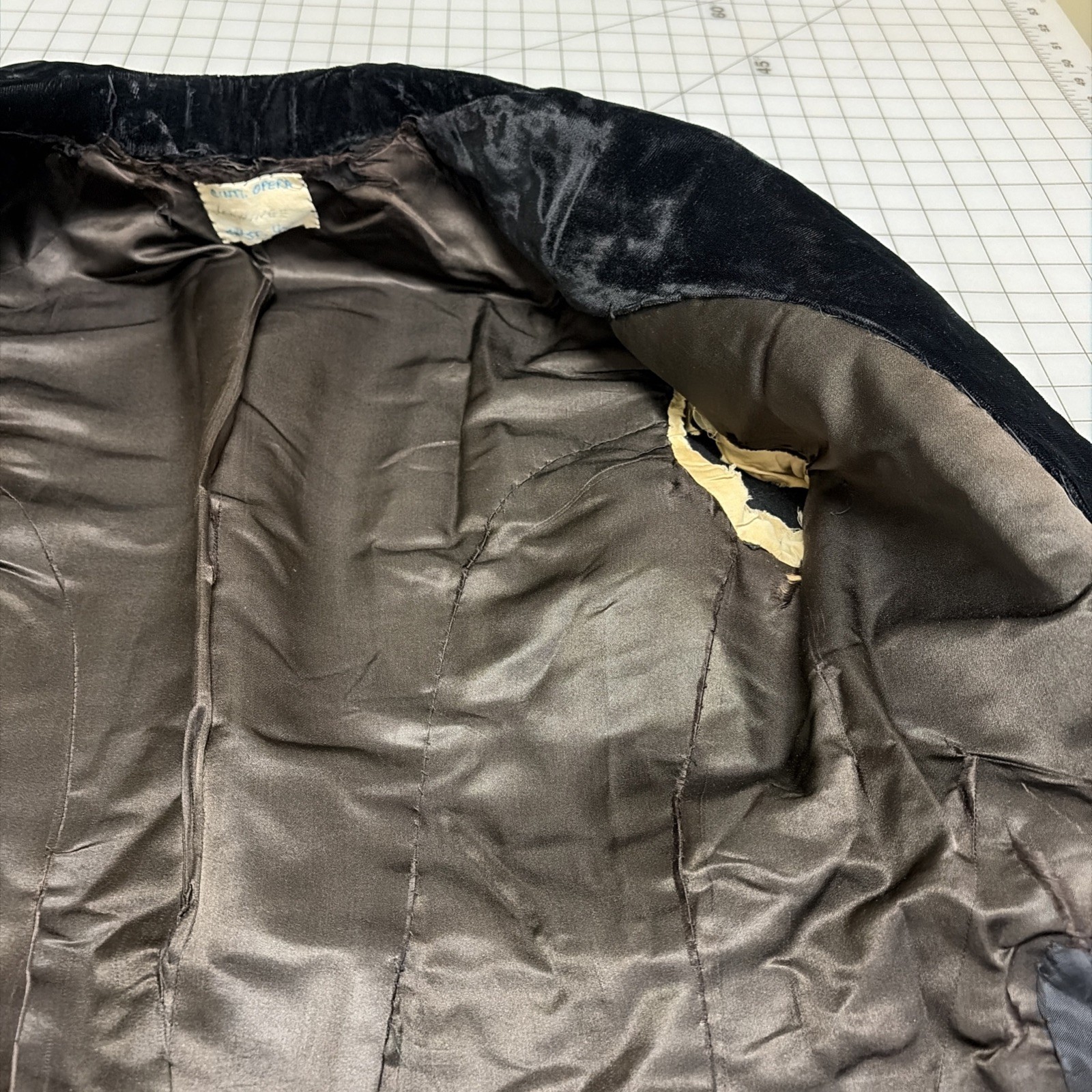 Gorgeous 1900s Vintage Black Opera Tuxedo Coat with Tails, SZ 42″ #107