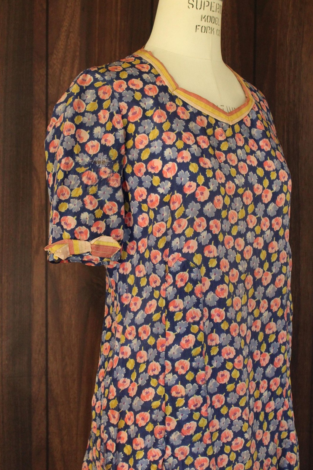Vintage Antique 1920s Dress, Silk Blue and Pink Floral Print Day Dress, Ribbon T