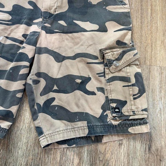 Vintage Y2K Quiksilver camo cargo shorts
