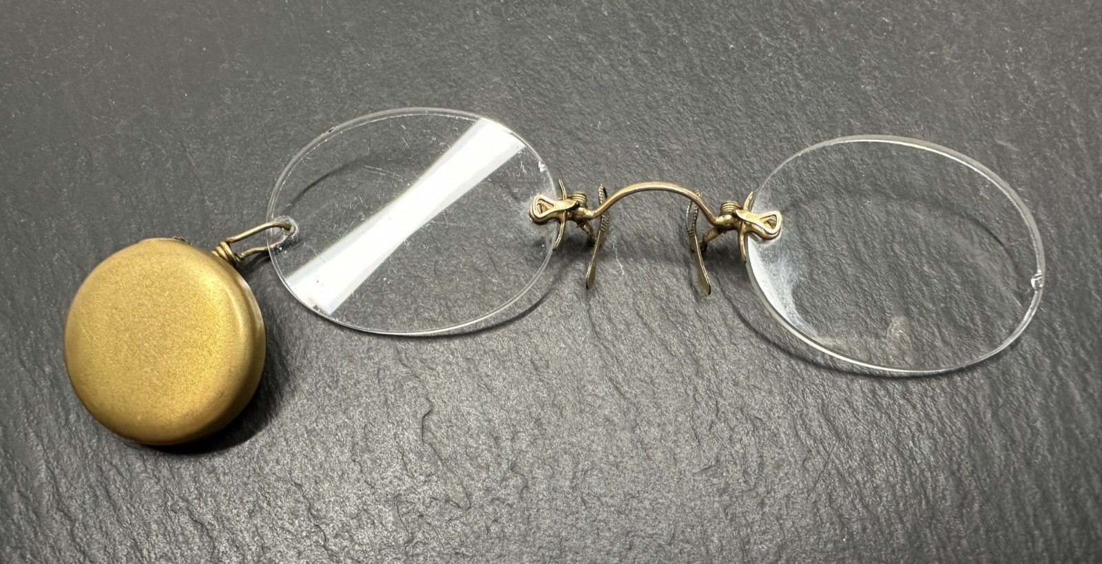 ANTIQUE PINCE NEZ RIMLESS GLASSES & RETRACTABLE CHAIN BROOCH M301